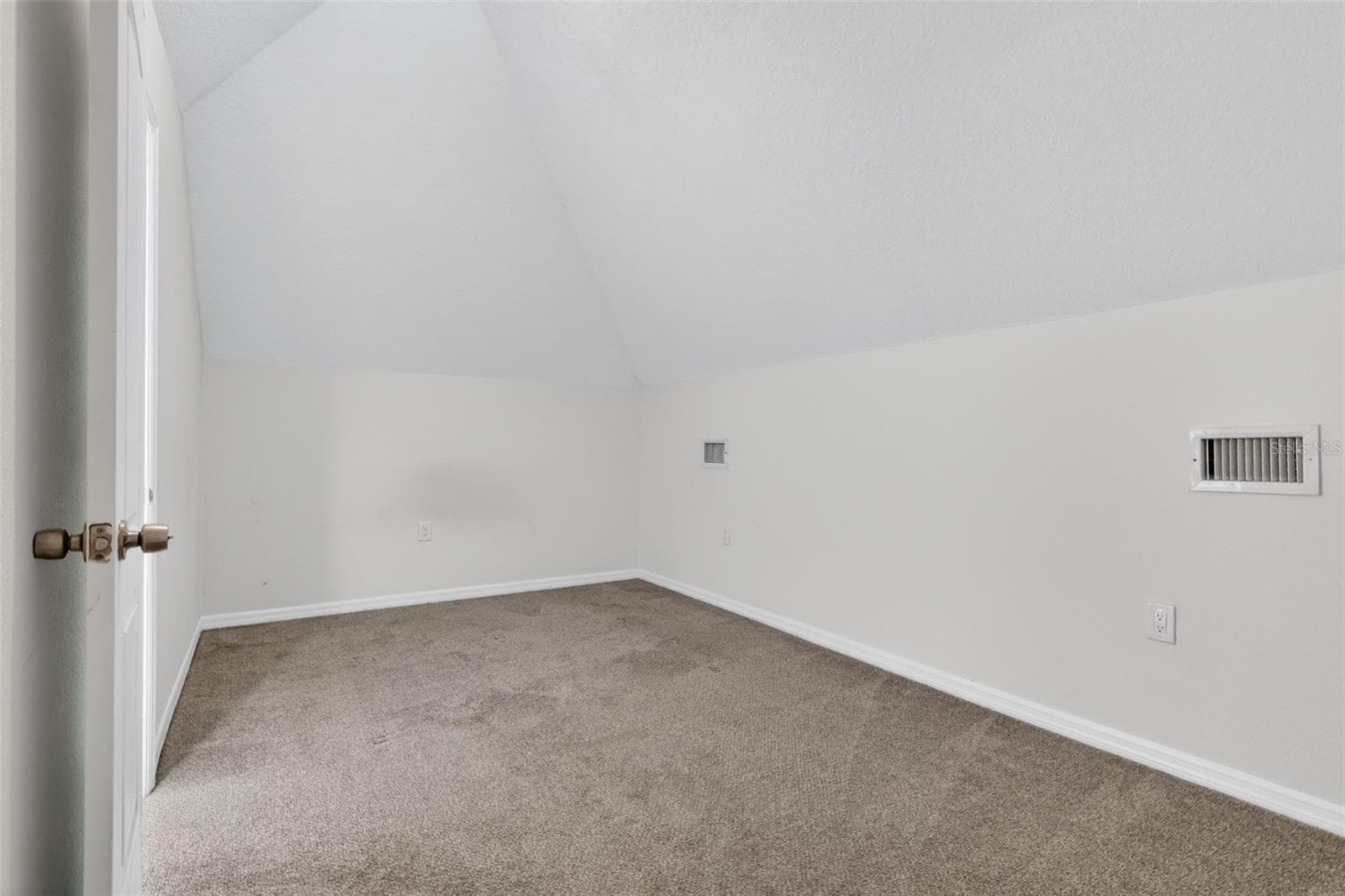Single Family Residence at 105 W COLUMBUS DR, TAMPA, photo 28 of 32