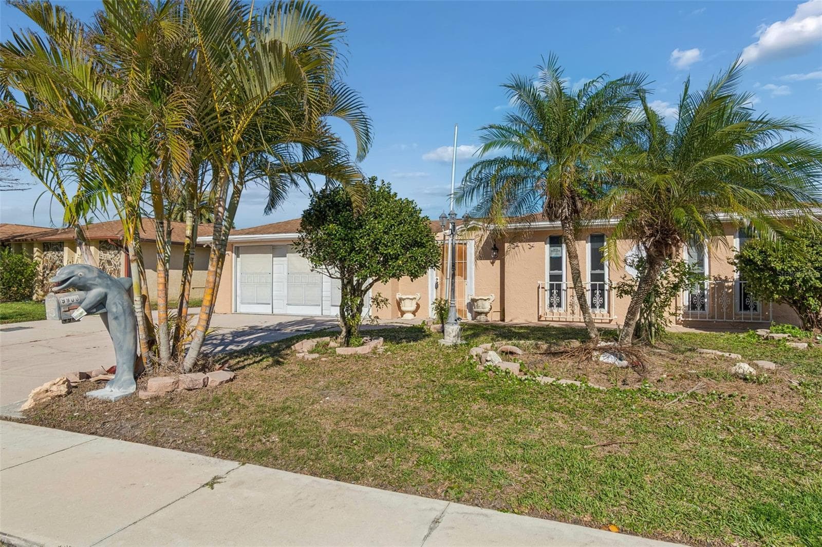 Single Family Residence at 9900 ISLAND HARBOR DR, PORT RICHEY, photo 4 of 32