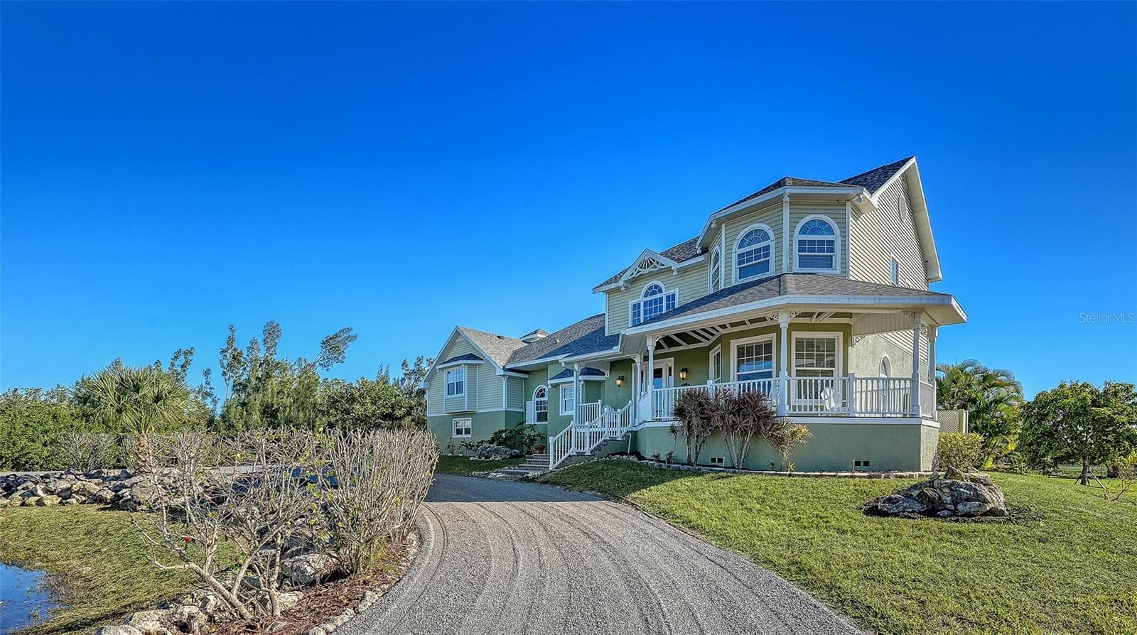 Gated circular driveway - 925 BAYSHORE DR, TERRA CEIA