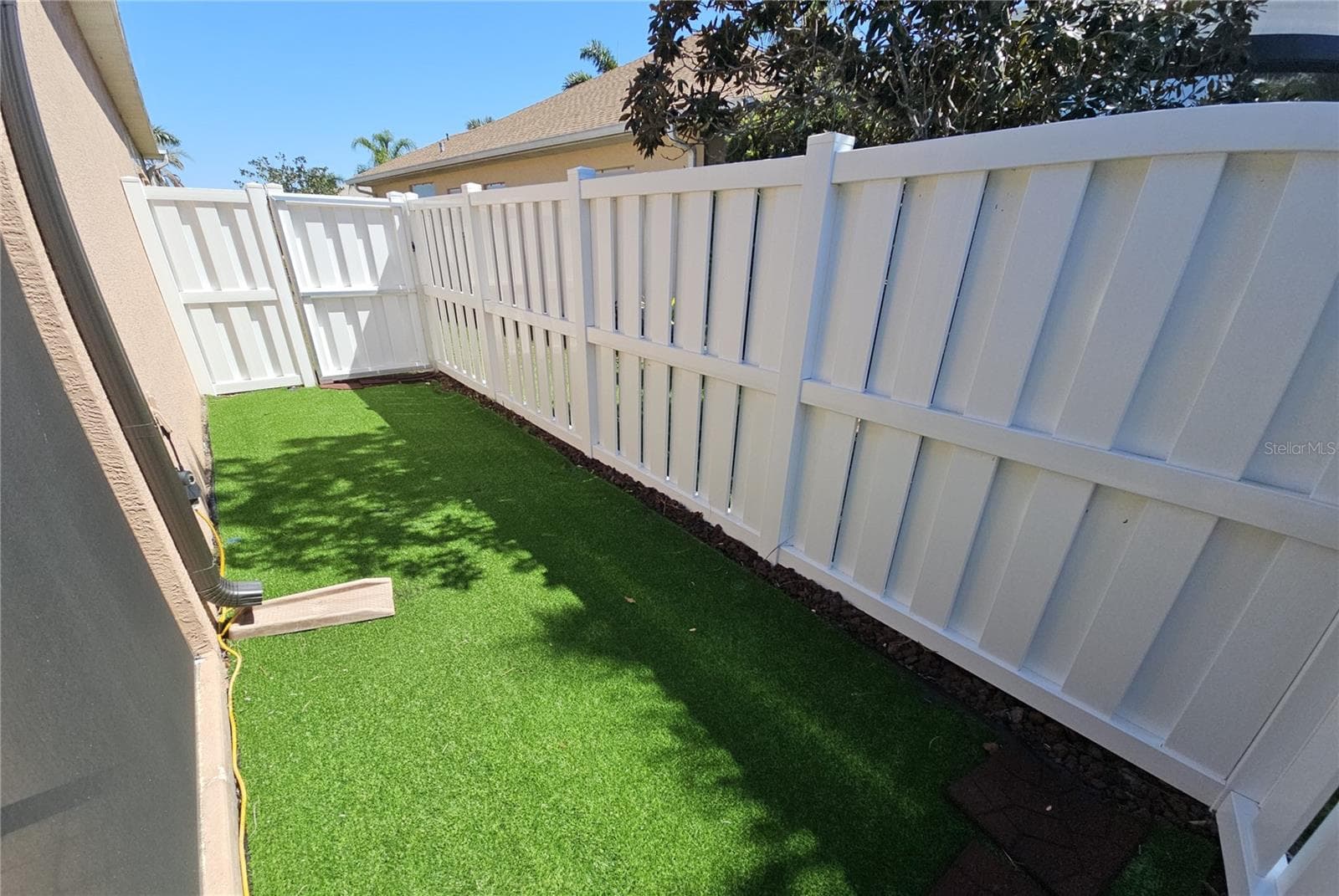 24'x 8' Dog Run - 566 PLANTERS MANOR WAY, BRADENTON