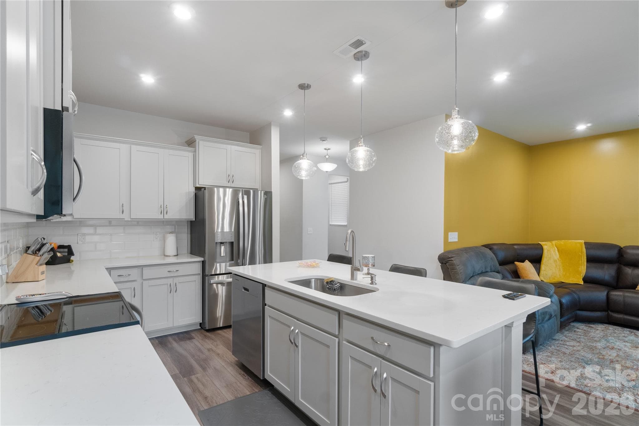 Townhouse at 8032 Overmeadow Lane, Charlotte, photo 7 of 27