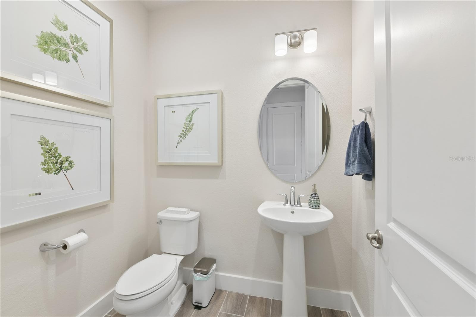 Powder bath hangs off the main living room for easy access - 2418 PARK RIDGE ST, APOPKA