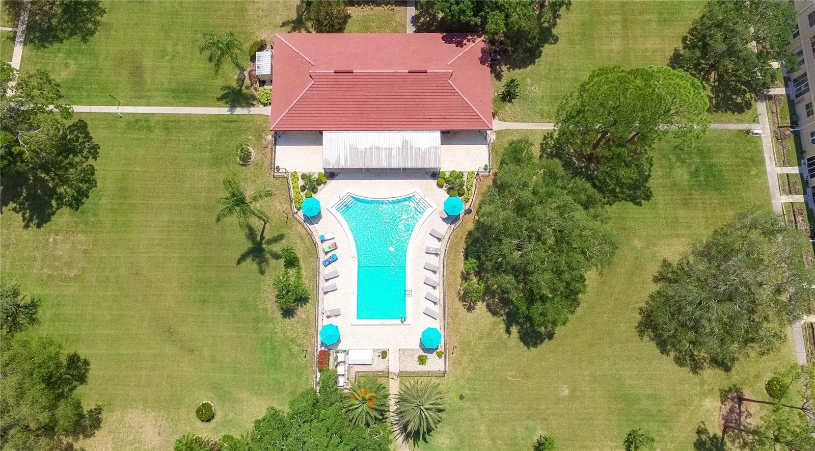 Sky view of pool and - 5095 BAY ST NE #110, ST PETERSBURG
