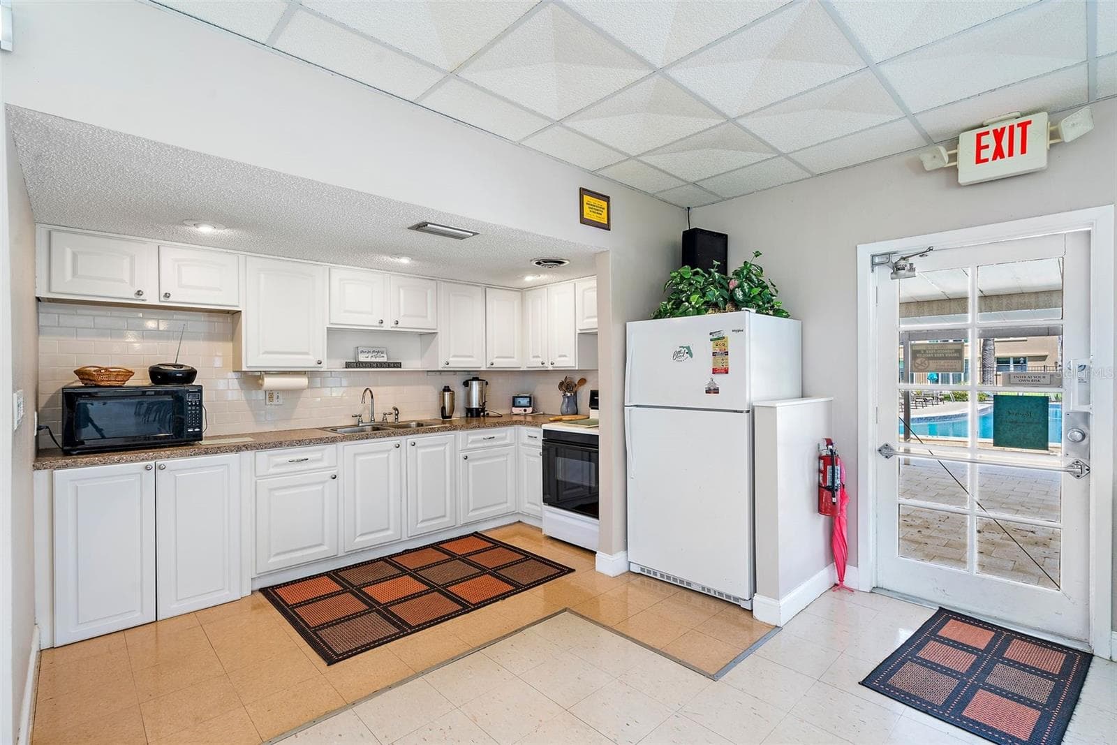Community kitchen - 5095 BAY ST NE #110, ST PETERSBURG