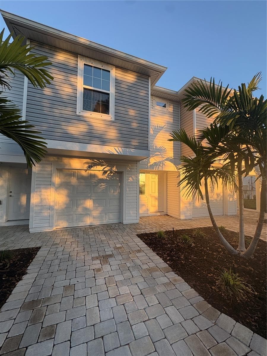 Townhouse at 2525 6TH AVENUE DR E, BRADENTON, photo 2 of 18