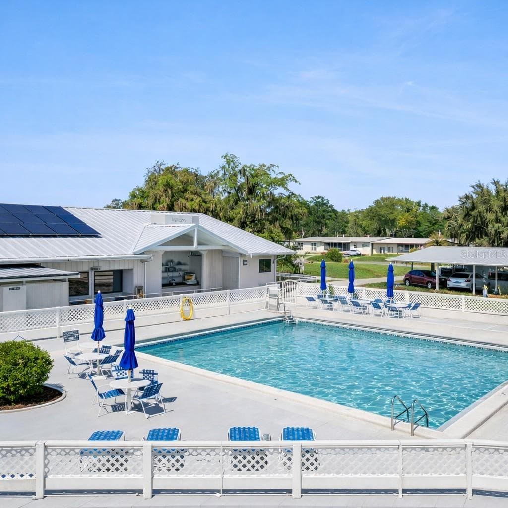 Manufactured Home at 8568 BREEZE HILL DR, LAKE WALES, photo 37 of 44