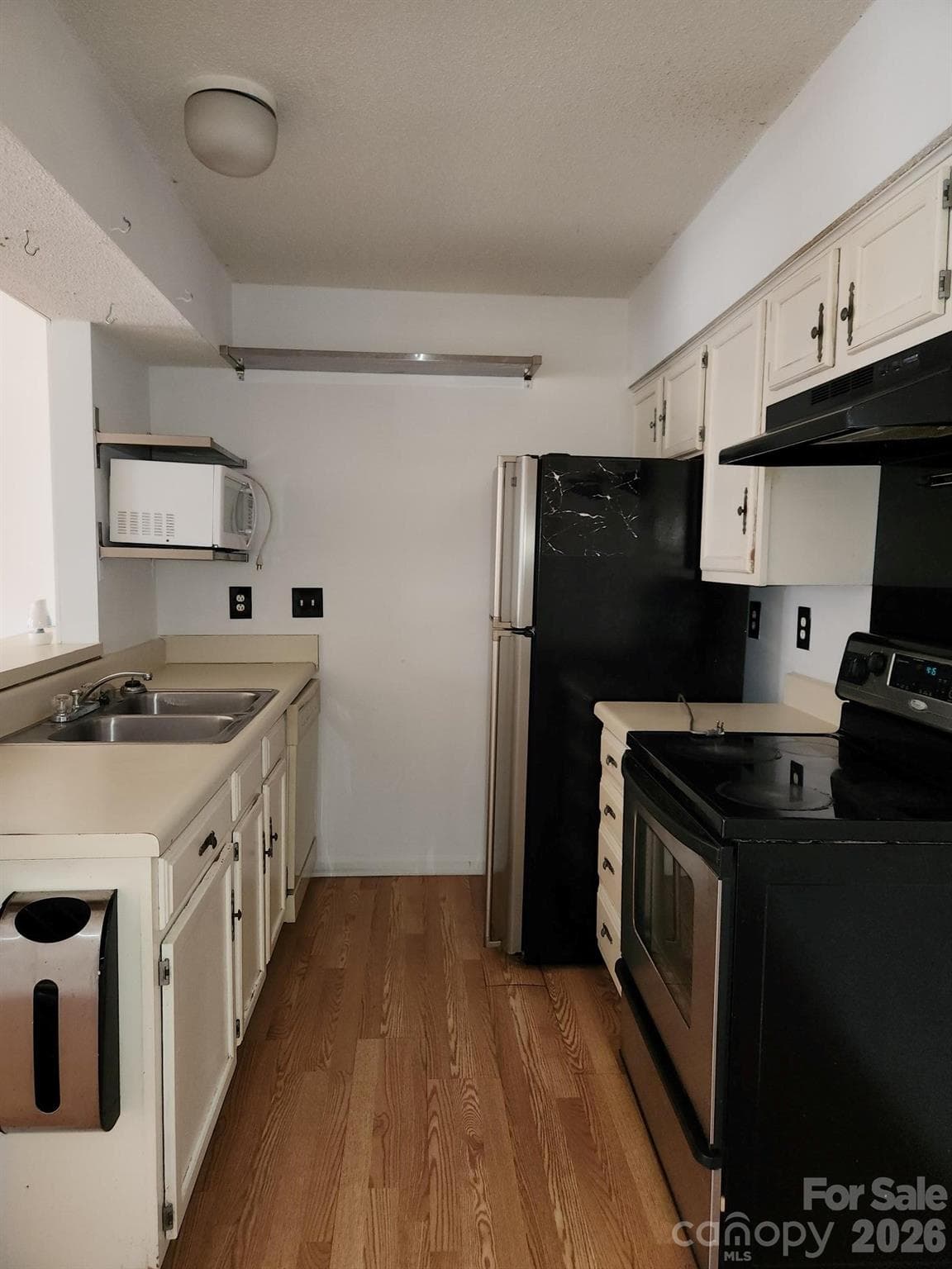 Condominium at Charlotte, photo 2 of 9