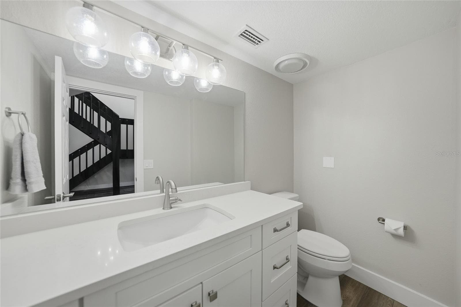 Downstairs half bathroom - 3049 SW COUNTY ROAD 769, ARCADIA