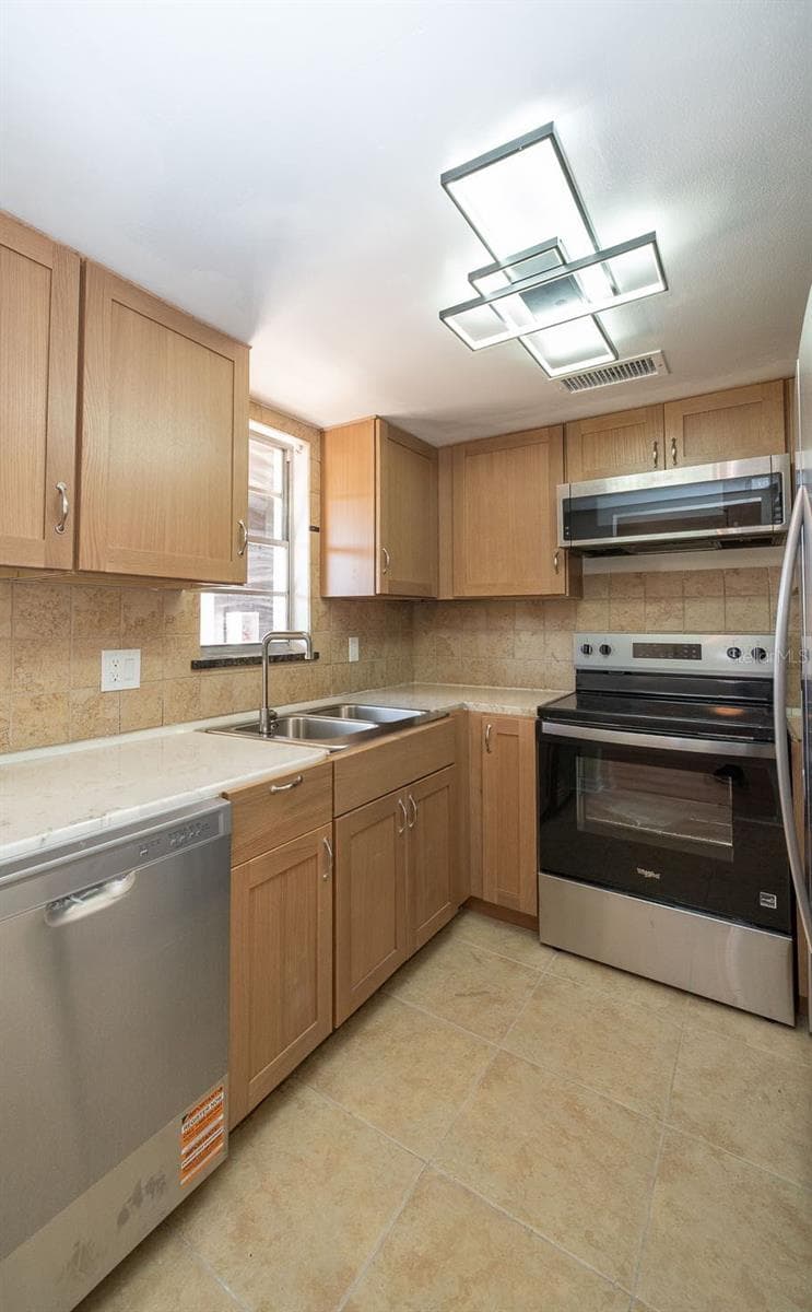 Condominium at 4807 MARINE PKWY #103, NEW PORT RICHEY, photo 3 of 47