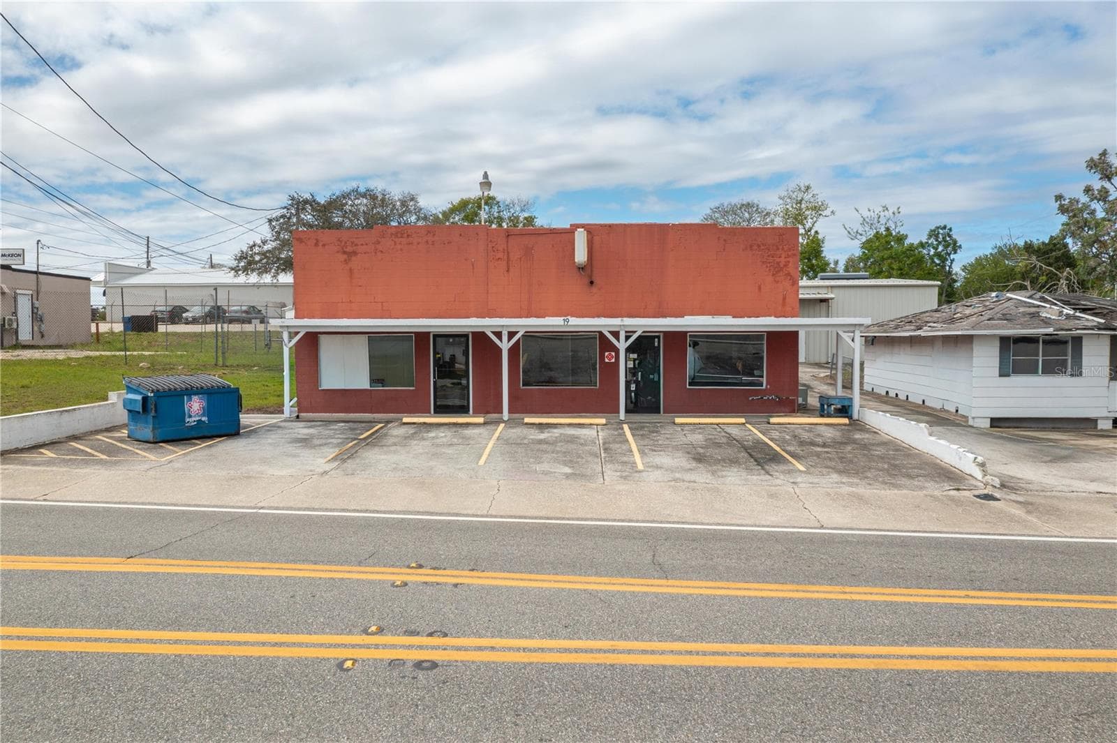 Front Elevation - Retail Front - 19 EVERGREEN DR, LAKE WALES