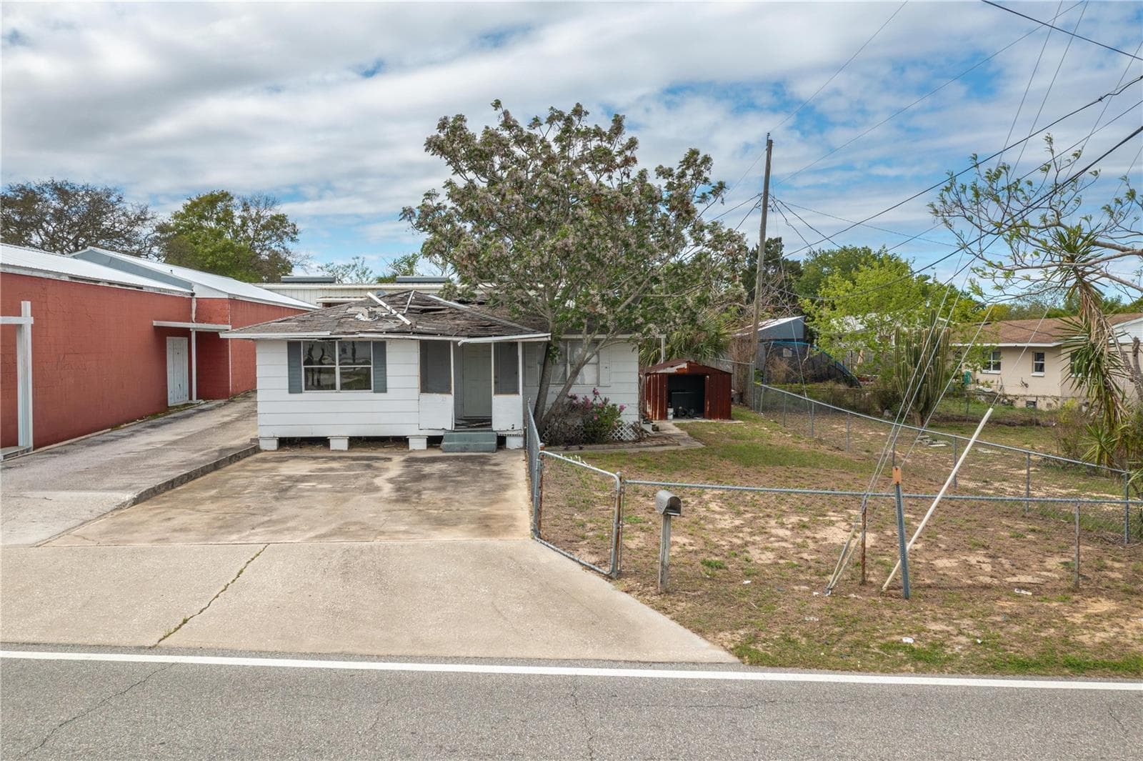 Wood Fram Construction Single Family Homes (Tear Down) - 19 EVERGREEN DR, LAKE WALES
