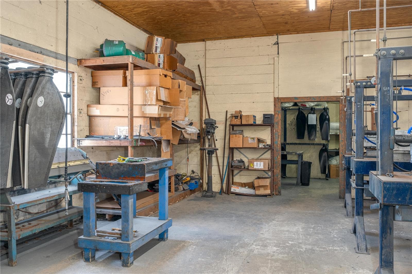 Work Room Warehouse - 19 EVERGREEN DR, LAKE WALES