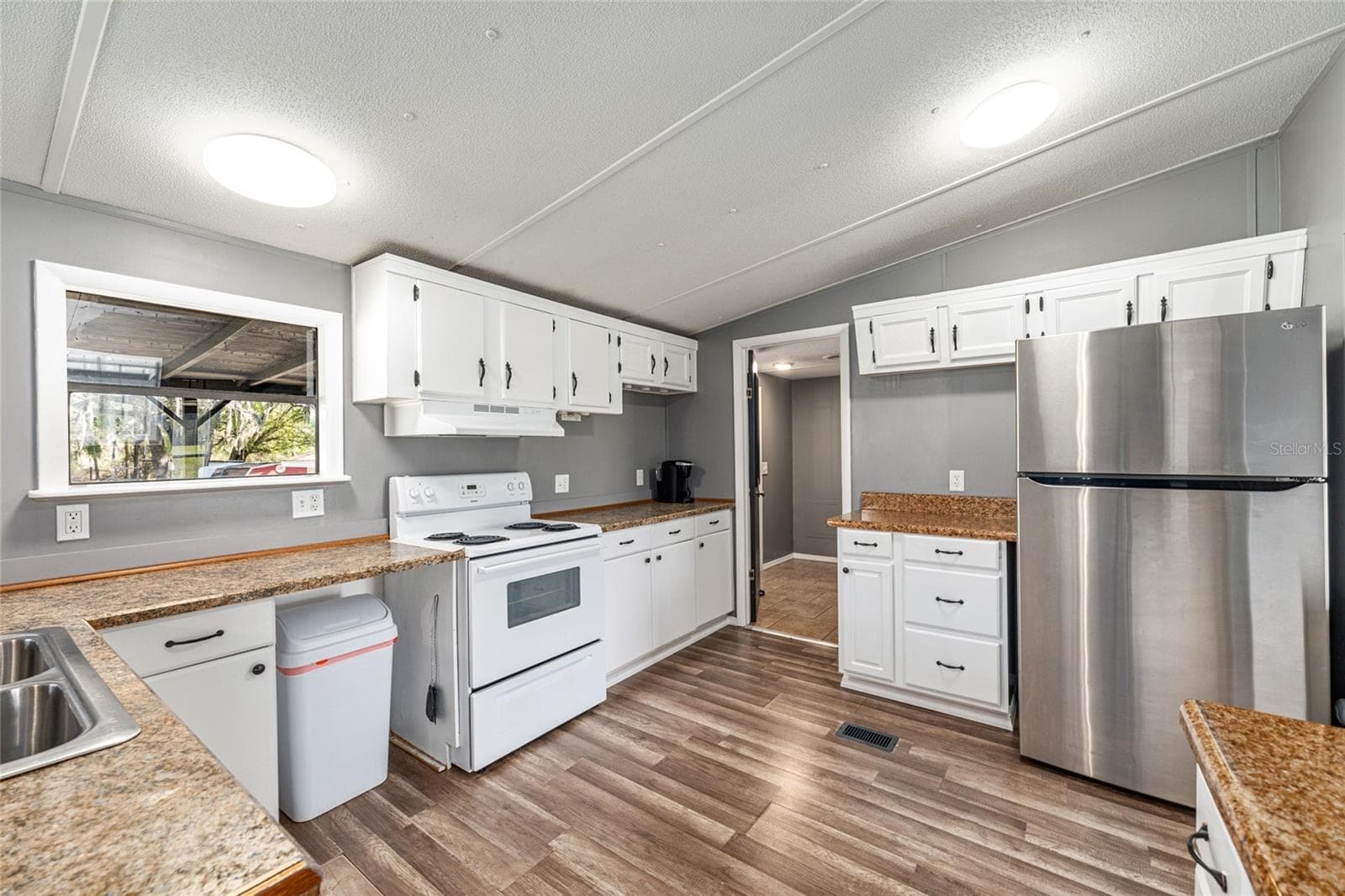 Manufactured Home at 5600 SE 39TH ST, TRENTON, photo 18 of 101
