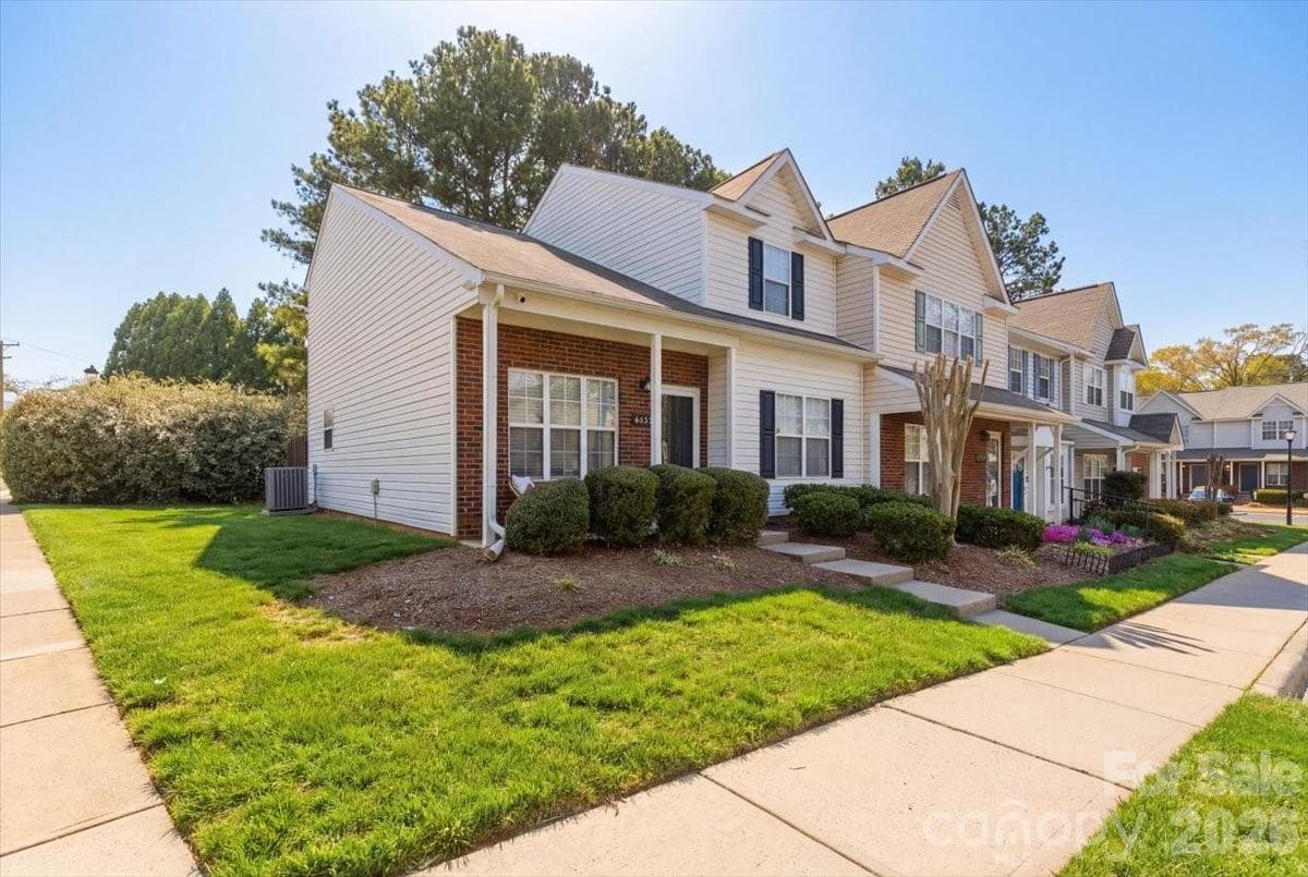 Townhouse at Charlotte, photo 2 of 25