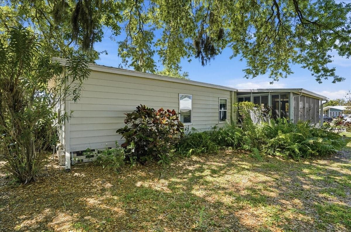 Manufactured Home at 8514 MONARCH PL, PALMETTO, photo 10 of 46