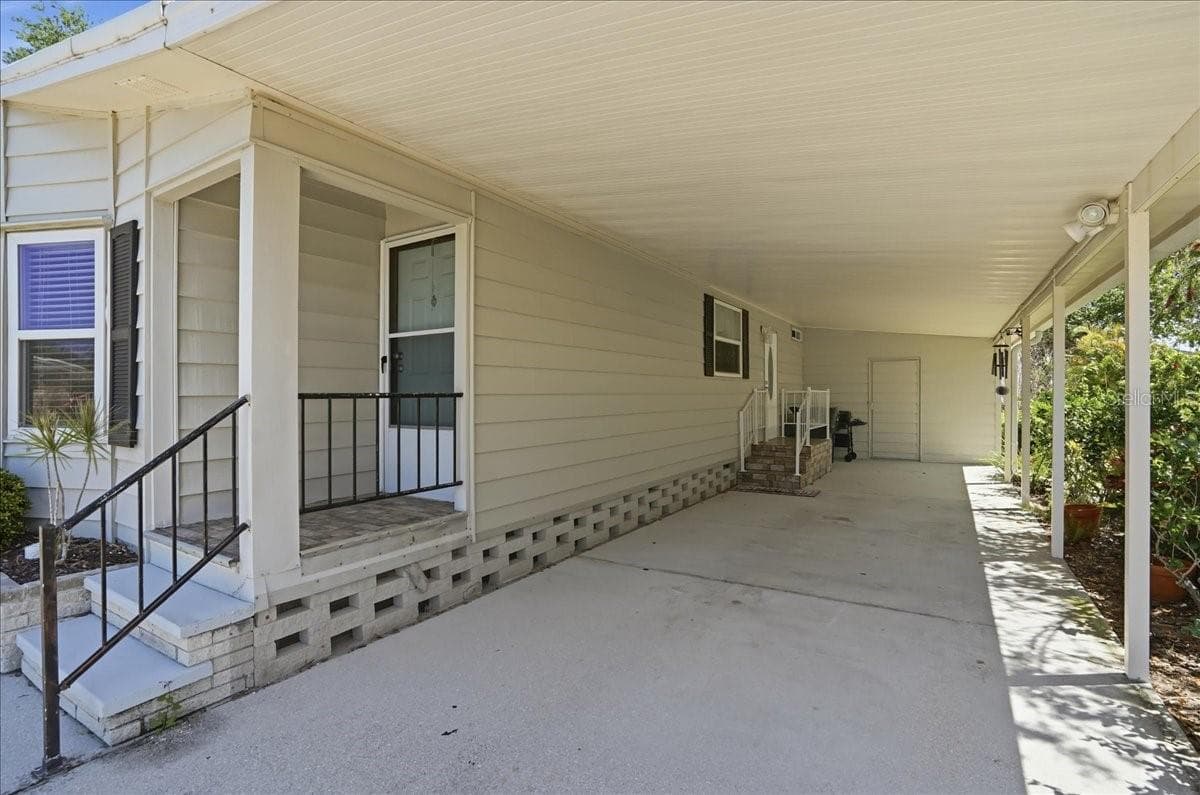Manufactured Home at 8514 MONARCH PL, PALMETTO, photo 13 of 46