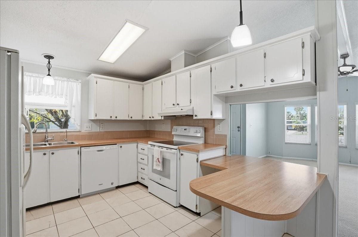 Manufactured Home at 8514 MONARCH PL, PALMETTO, photo 14 of 46