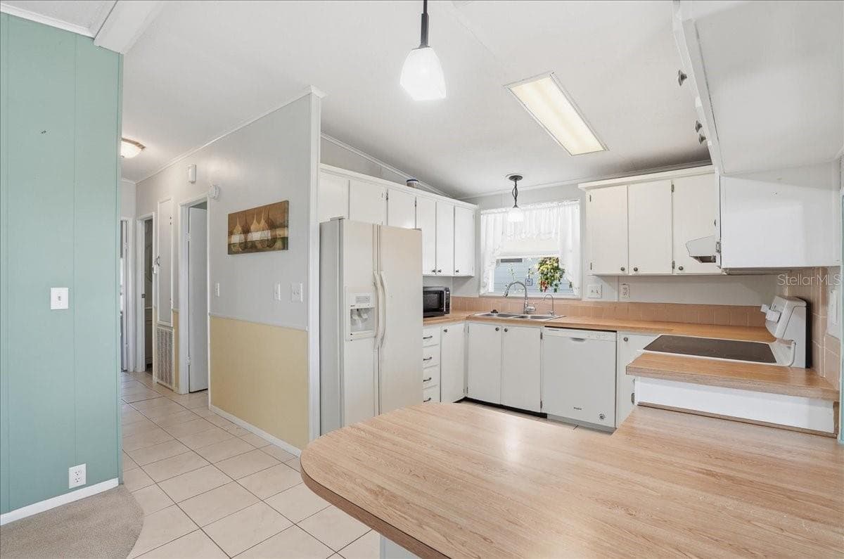 Manufactured Home at 8514 MONARCH PL, PALMETTO, photo 15 of 46