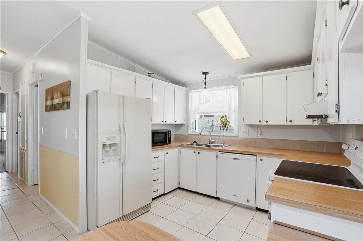 Manufactured Home at 8514 MONARCH PL, PALMETTO, photo 16 of 46