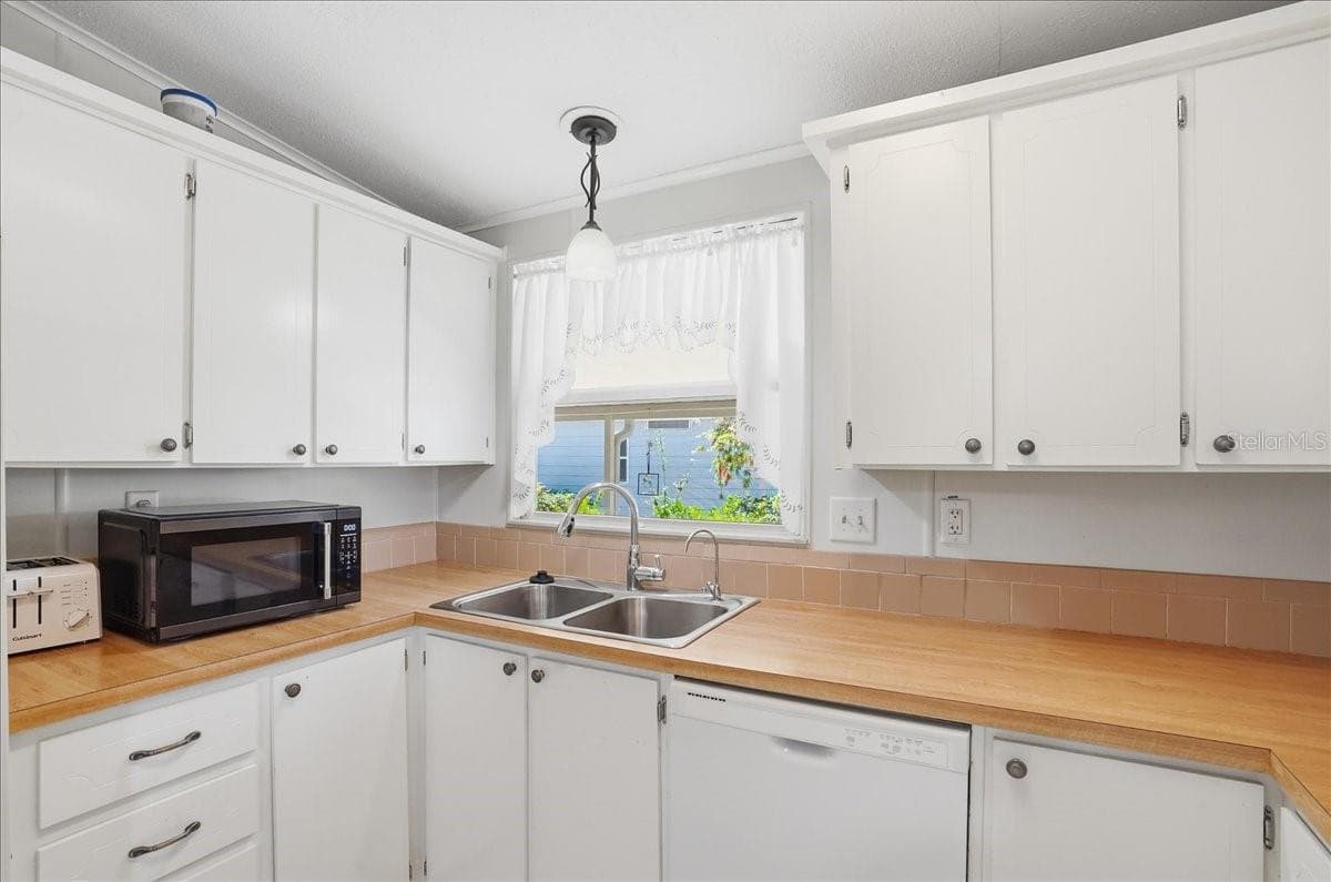Manufactured Home at 8514 MONARCH PL, PALMETTO, photo 18 of 46
