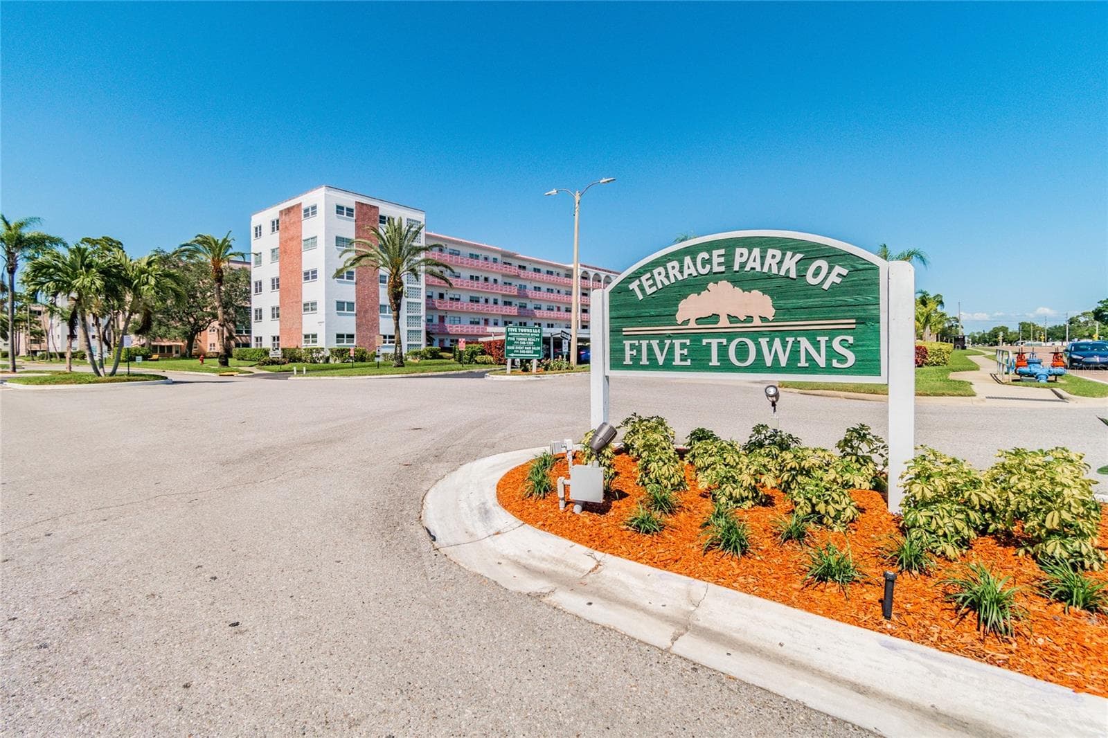 Condominium at 5501 80TH ST N #102, ST PETERSBURG, photo 2 of 76