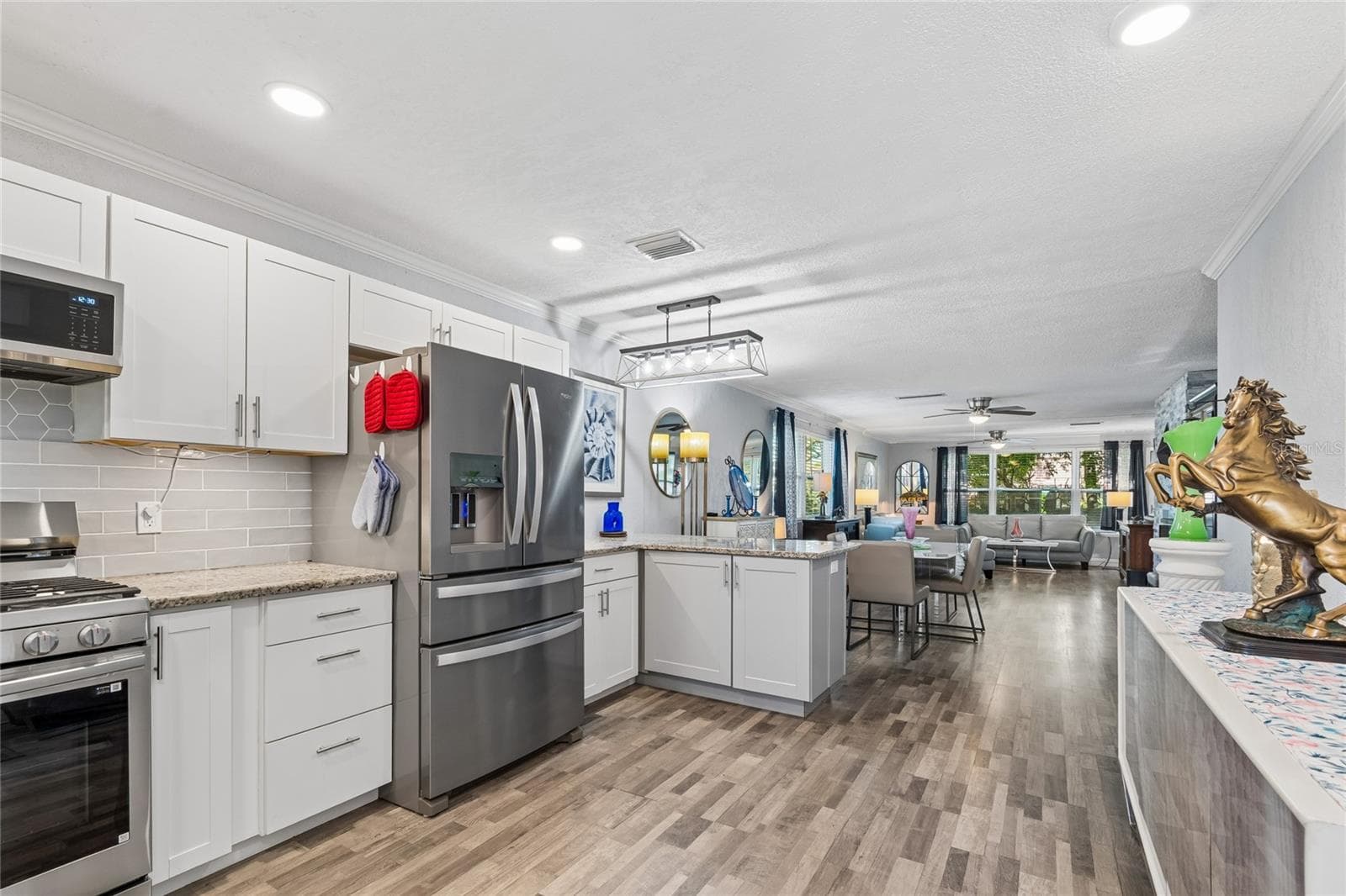 Condominium at 5501 80TH ST N #102, ST PETERSBURG, photo 6 of 76