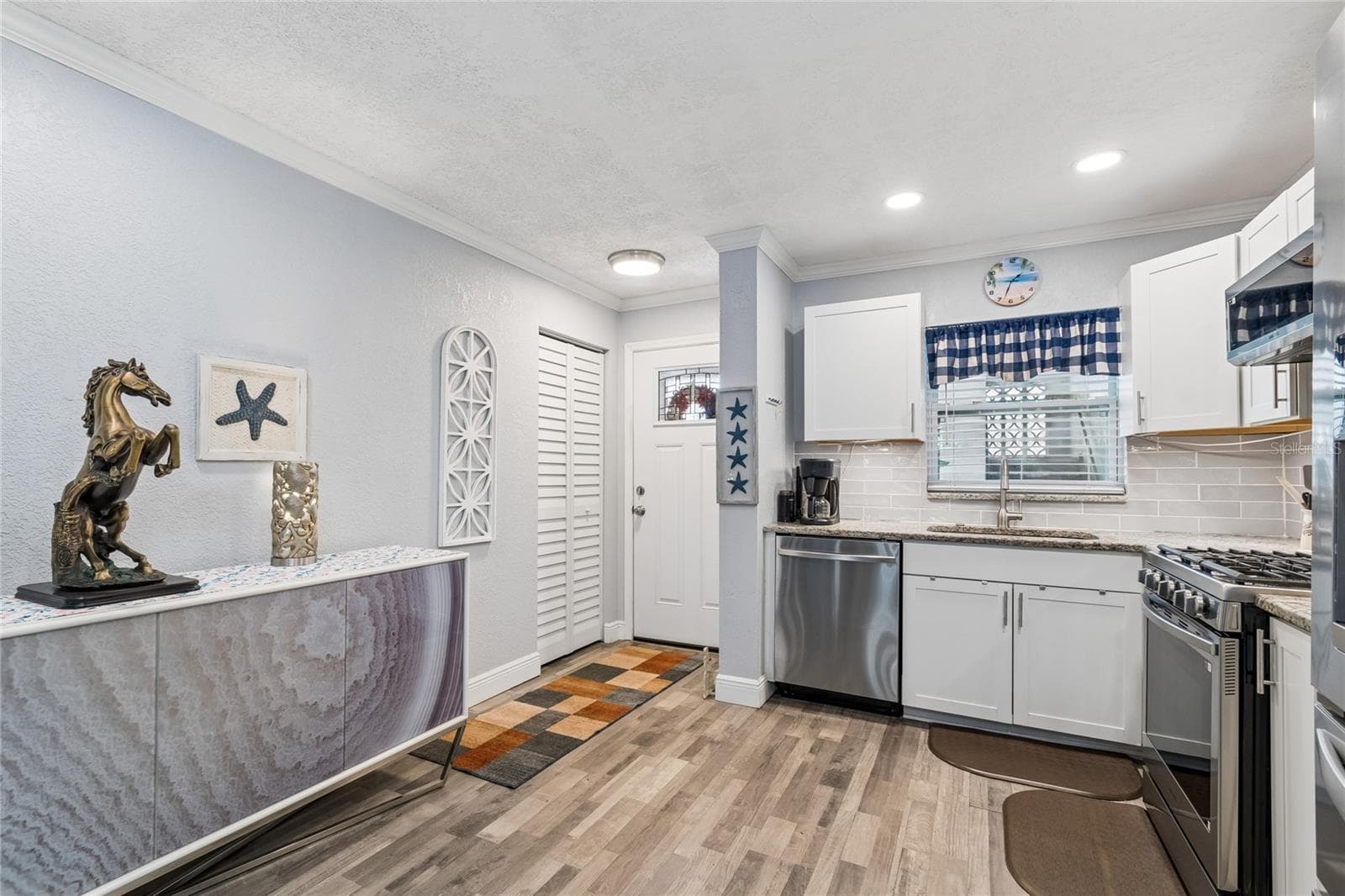 Condominium at 5501 80TH ST N #102, ST PETERSBURG, photo 8 of 76