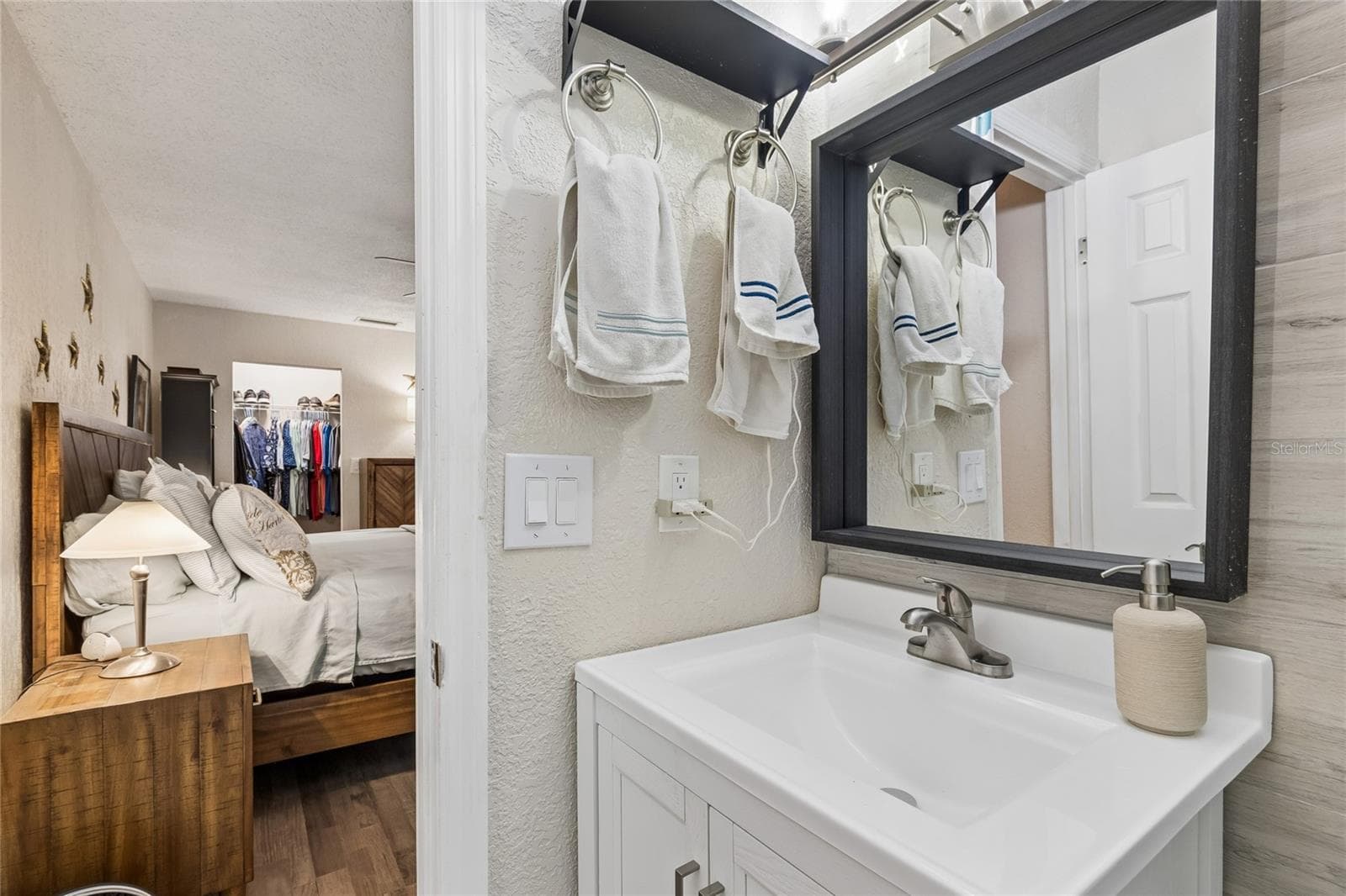 Master Bath. - 5501 80TH ST N #102, ST PETERSBURG