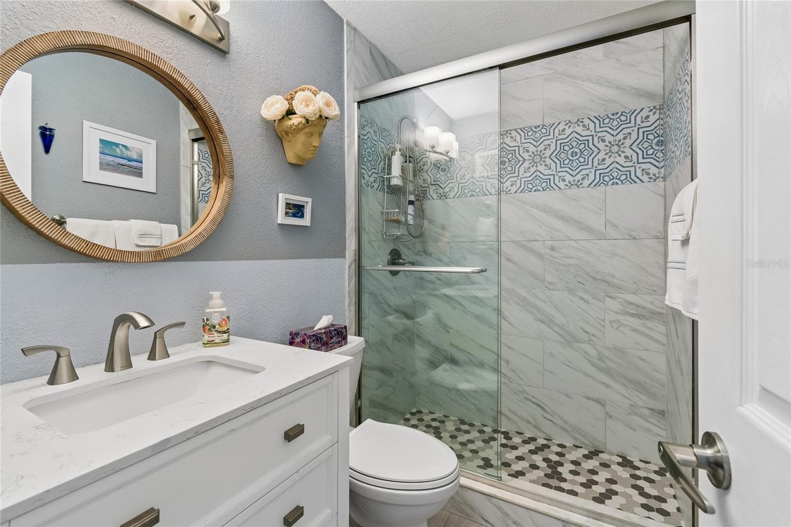 Guest Bath. - 5501 80TH ST N #102, ST PETERSBURG