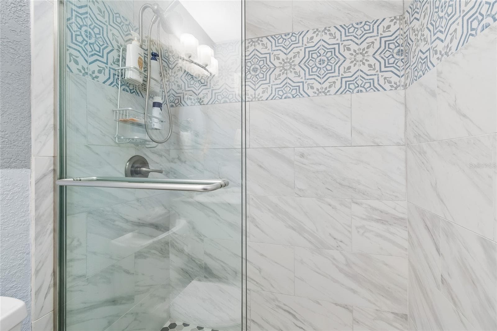 Guest Bath. - 5501 80TH ST N #102, ST PETERSBURG
