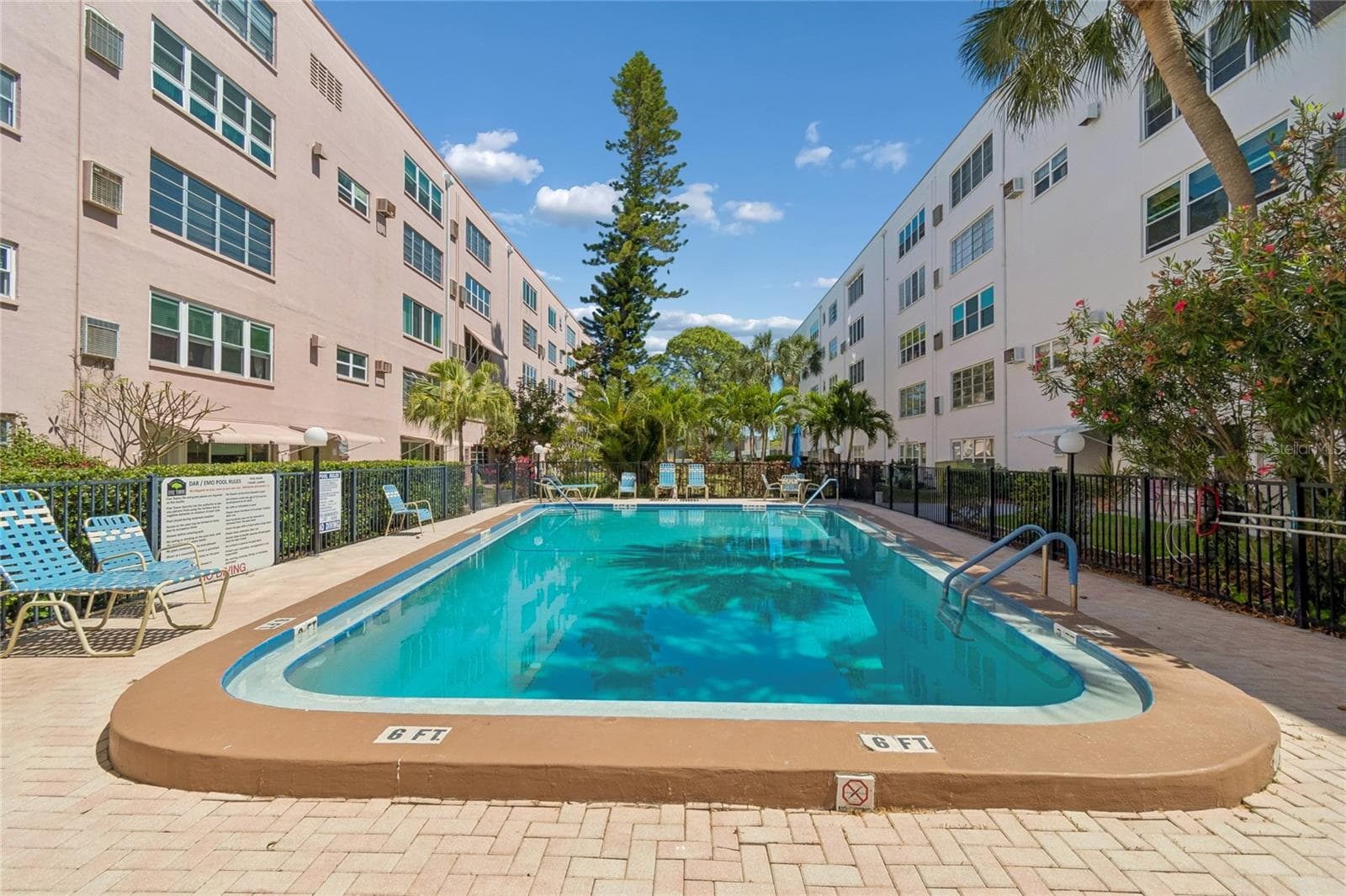 Dartmouth Building Pool. - 5501 80TH ST N #102, ST PETERSBURG