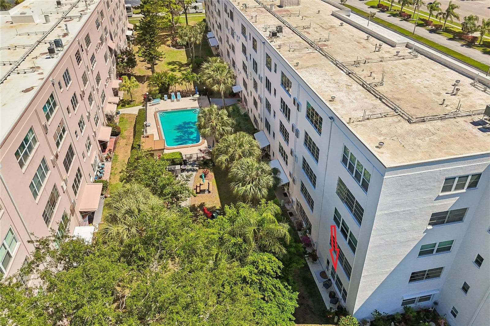 Enjoy a pool just steps from your door. - 5501 80TH ST N #102, ST PETERSBURG