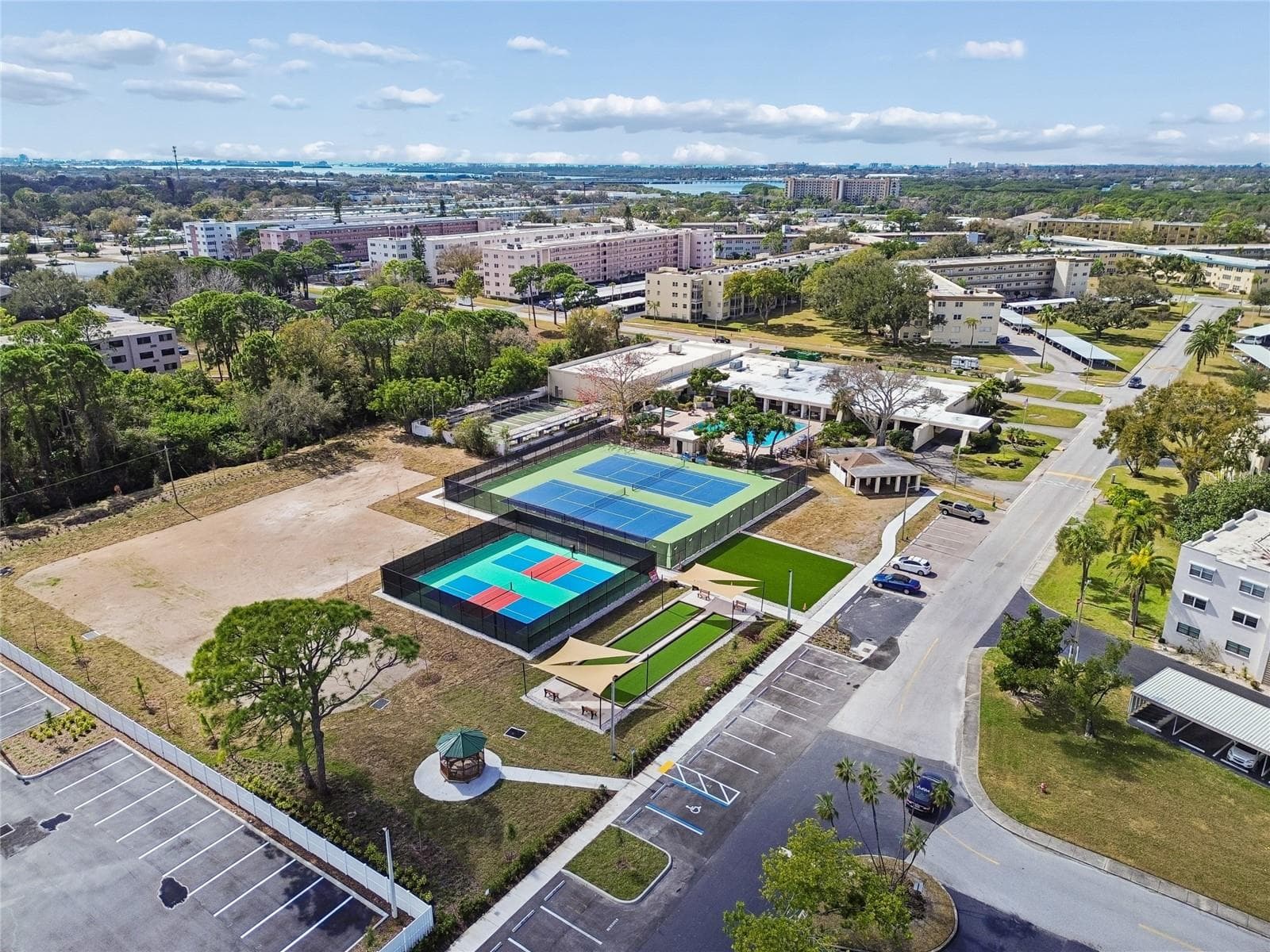 Condominium at 5501 80TH ST N #102, ST PETERSBURG, photo 65 of 76
