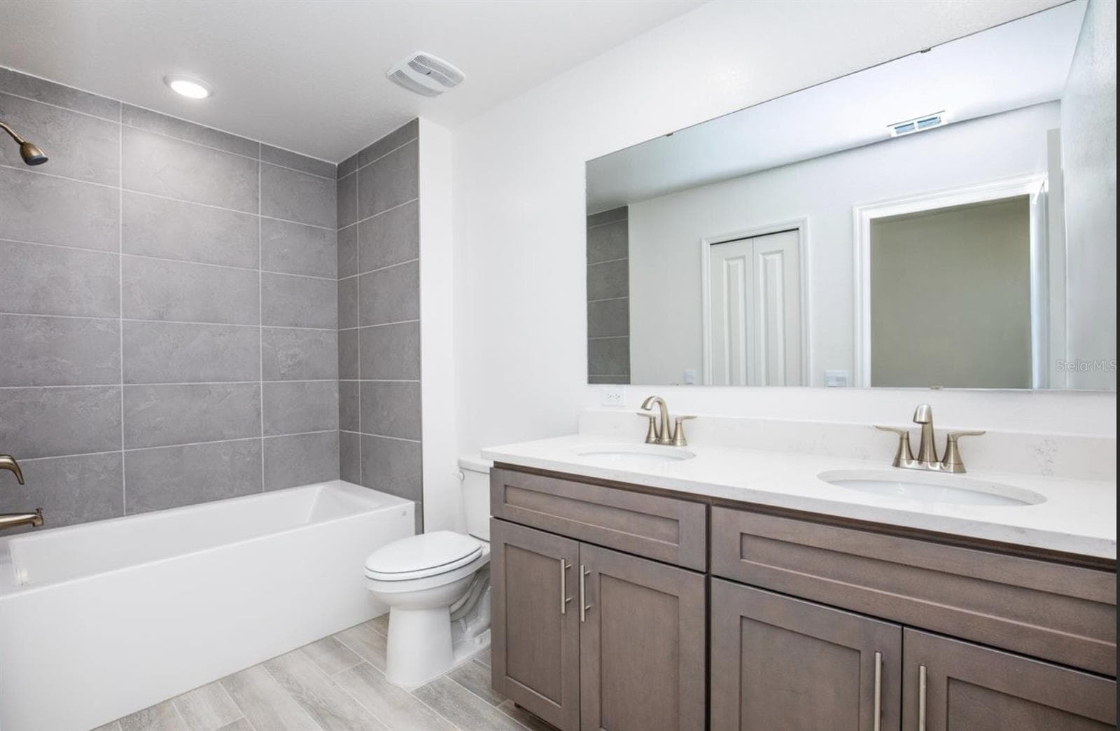 Secondary Bath - 10536 FOUNTAIN PALM CIR, BOKEELIA