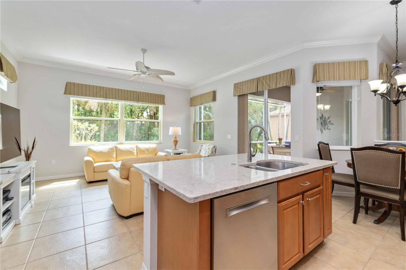 Light bright and airy rear living room - 8150 INDIGO RIDGE TER, UNIVERSITY PARK