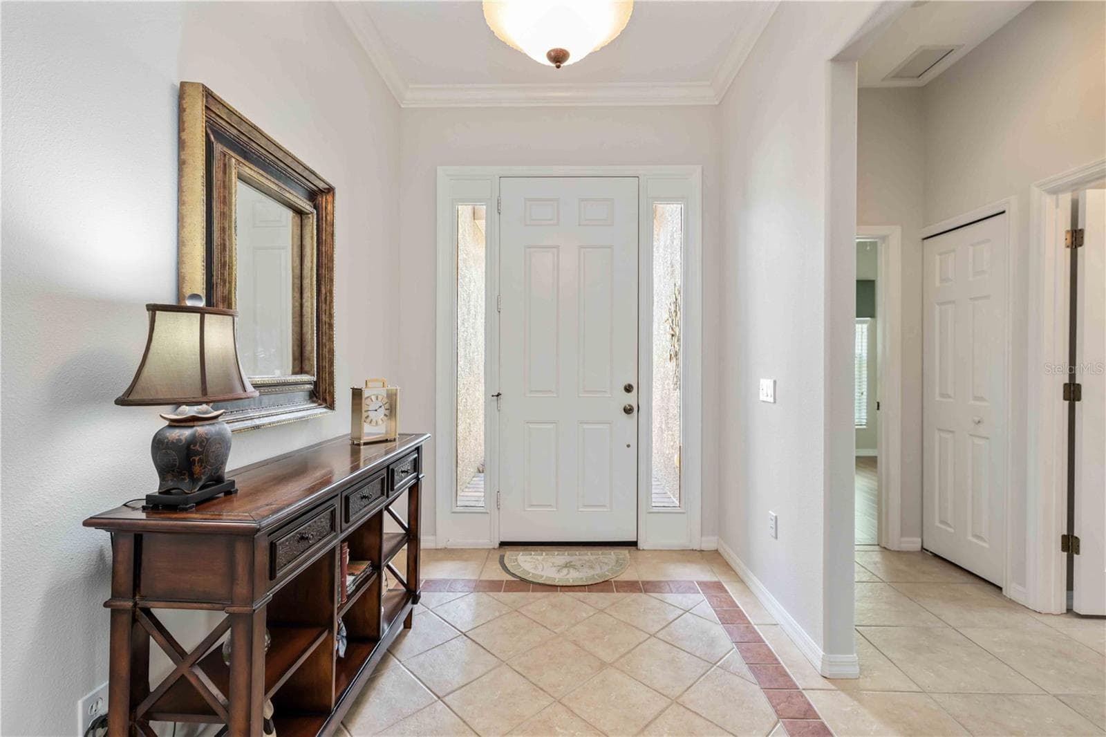 Entry way with crown molding - 8150 INDIGO RIDGE TER, UNIVERSITY PARK