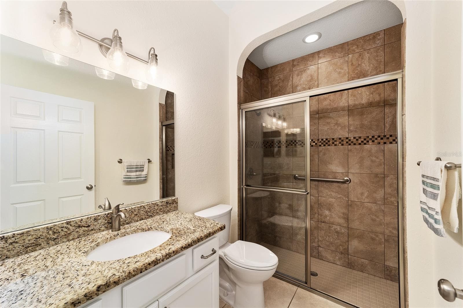 Guest Bathroom - 10948 SE 167TH PL, SUMMERFIELD