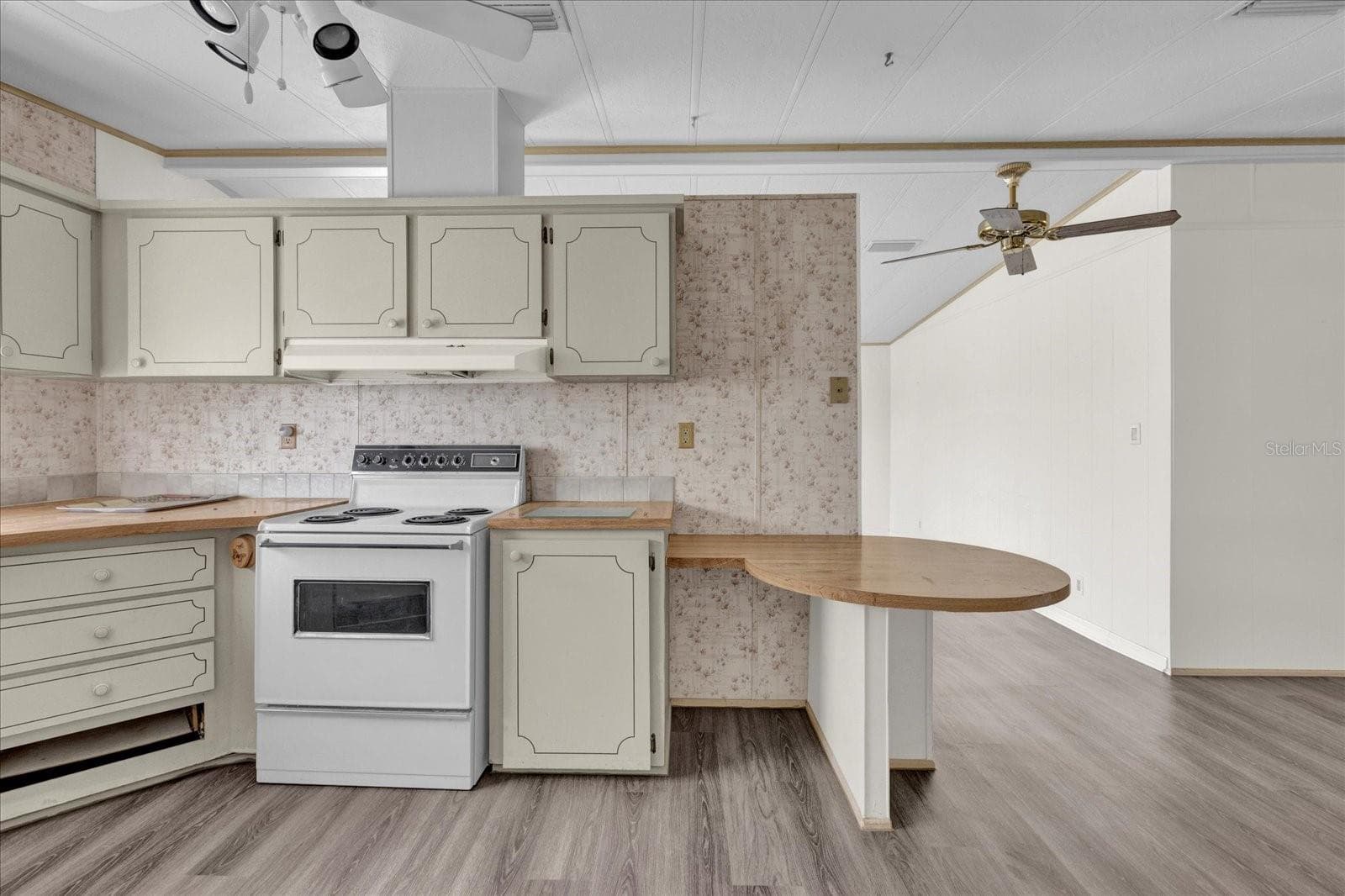 Manufactured Home at 415 S TIMBER TRL, WILDWOOD, photo 6 of 52