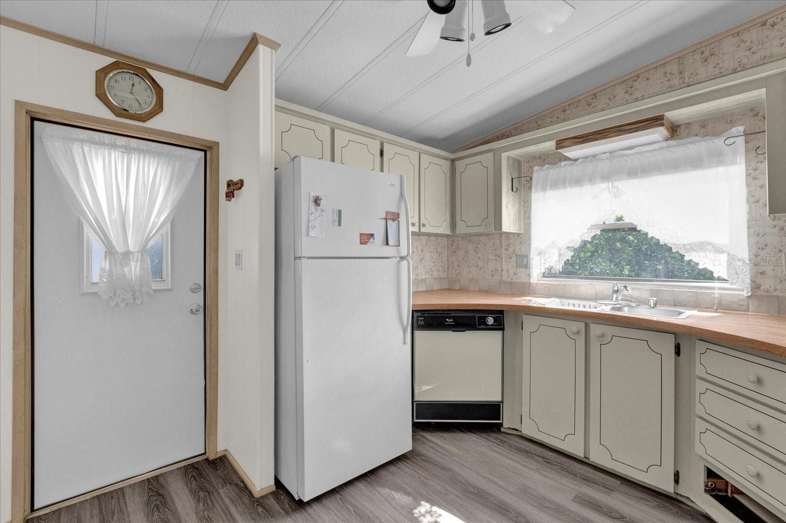 Manufactured Home at 415 S TIMBER TRL, WILDWOOD, photo 7 of 52