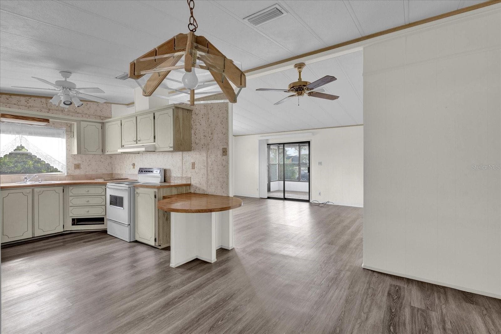 Manufactured Home at 415 S TIMBER TRL, WILDWOOD, photo 10 of 52
