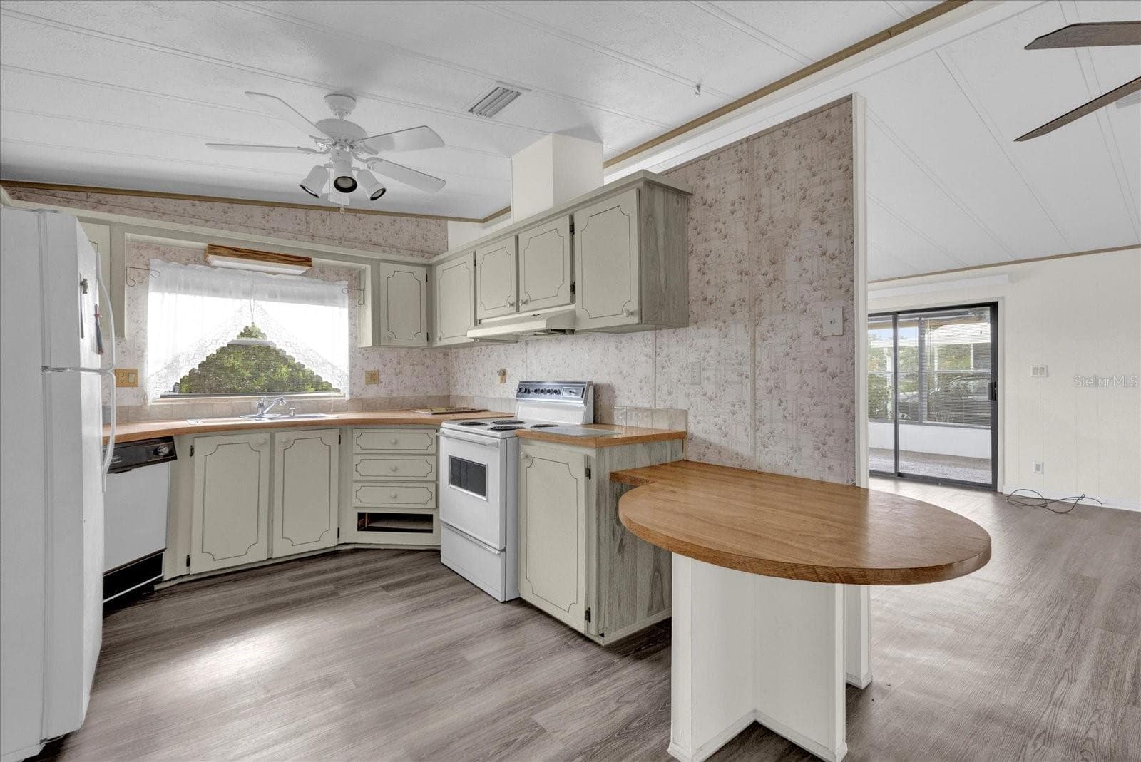 Manufactured Home at 415 S TIMBER TRL, WILDWOOD, photo 11 of 52