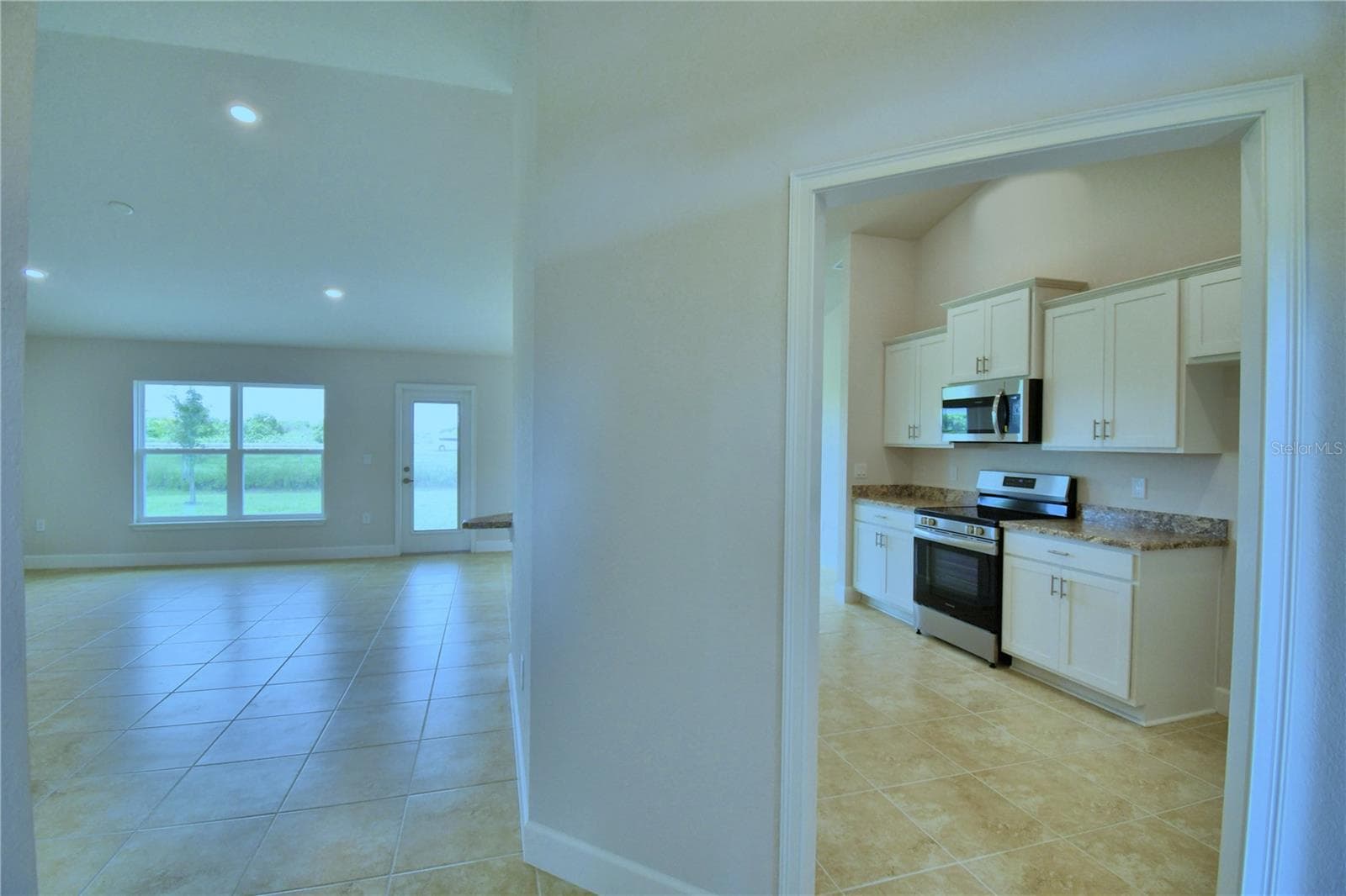 Single Family Residence at 4607 CALAMINT LN, AUBURNDALE, photo 3 of 44