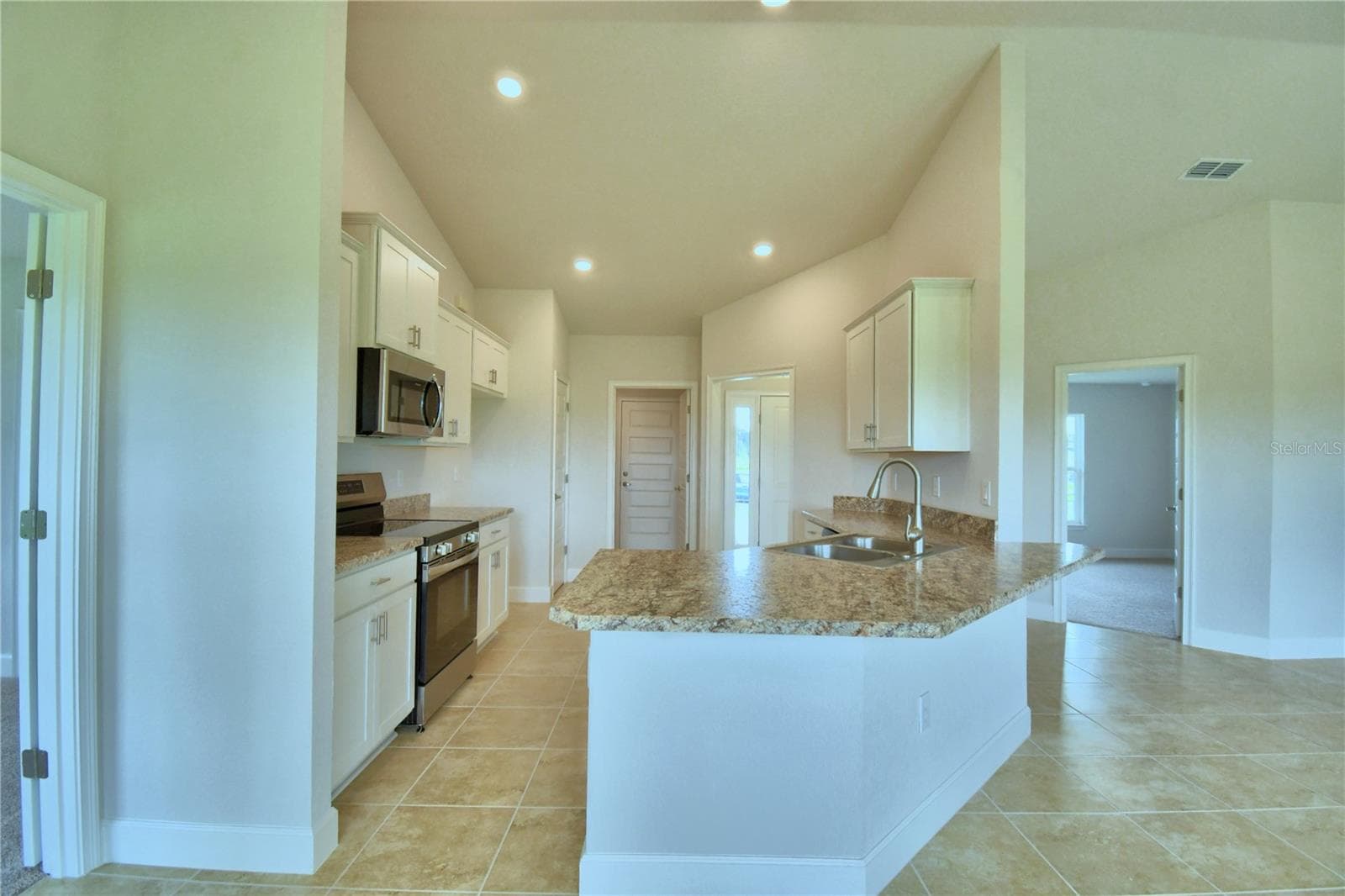 Single Family Residence at 4607 CALAMINT LN, AUBURNDALE, photo 7 of 44