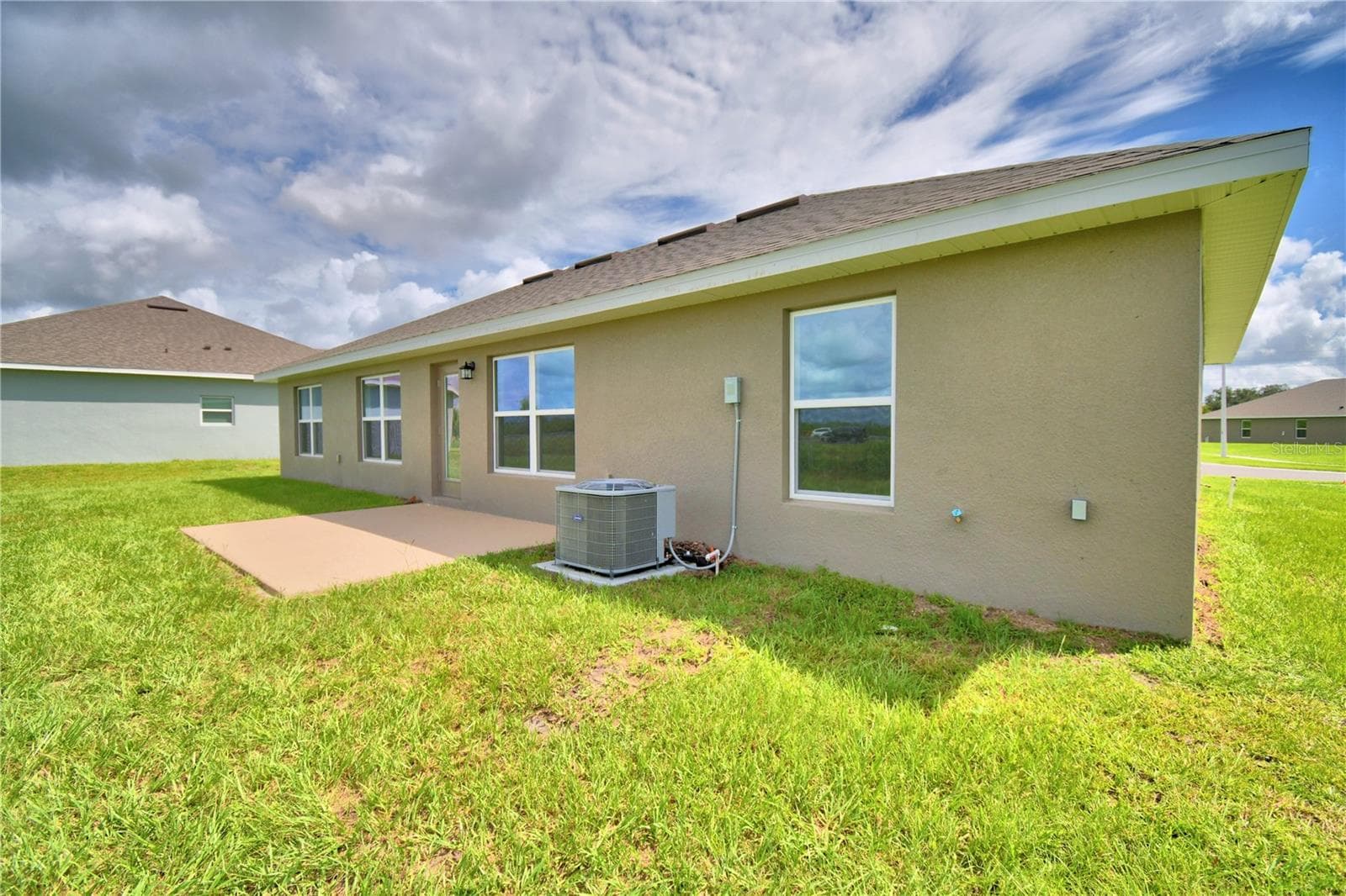 All photos are of a finished model. Colors and finishes may vary. - 4607 CALAMINT LN, AUBURNDALE
