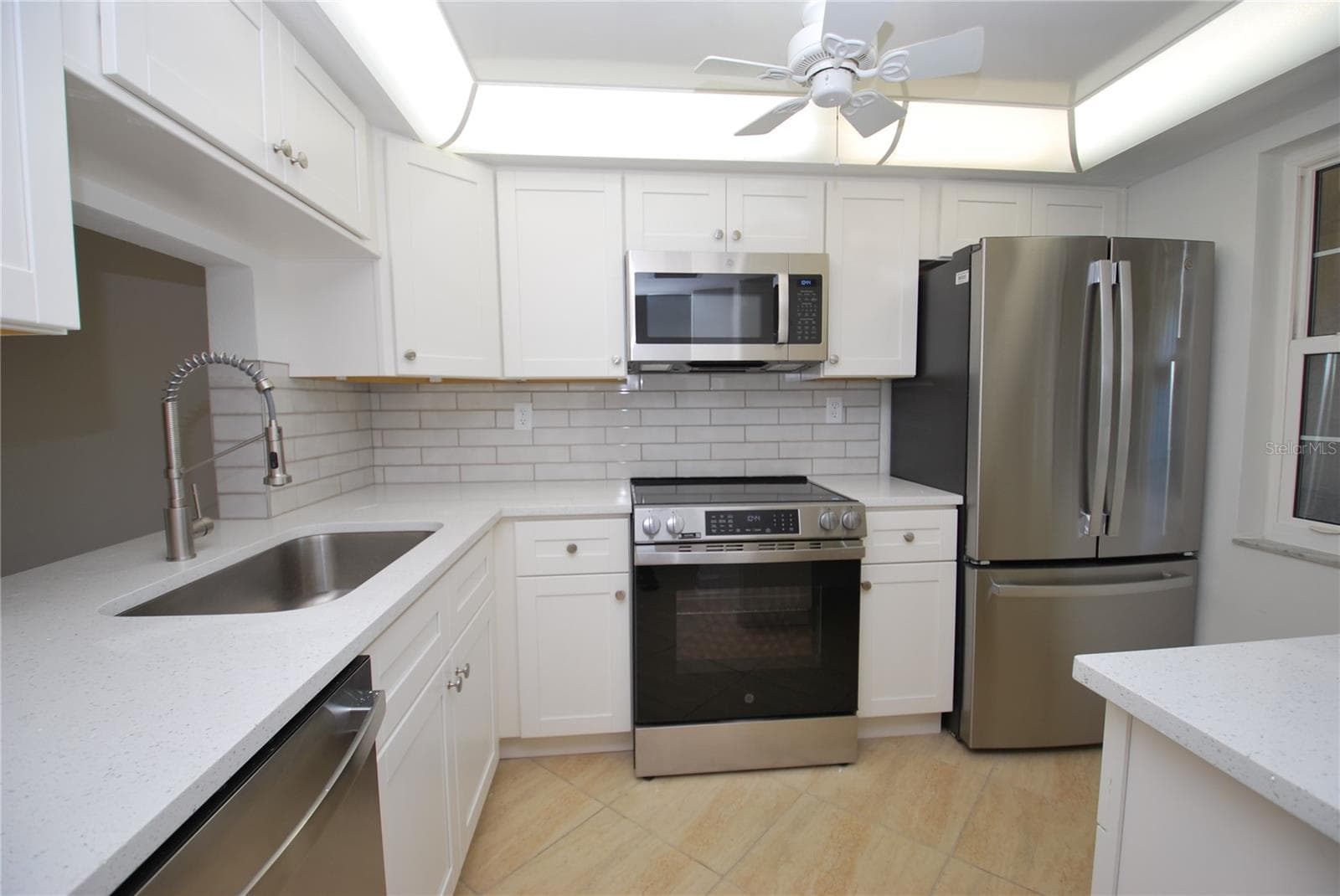 New kitchen cabinets and appliances! - 4136 STRATFORD DR, NEW PORT RICHEY
