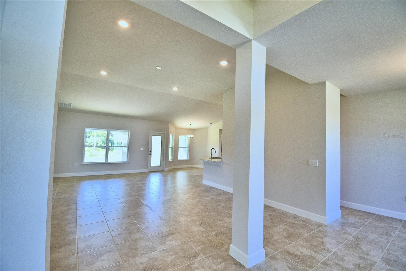Single Family Residence at 4615 CALAMINT LN, AUBURNDALE, photo 8 of 51