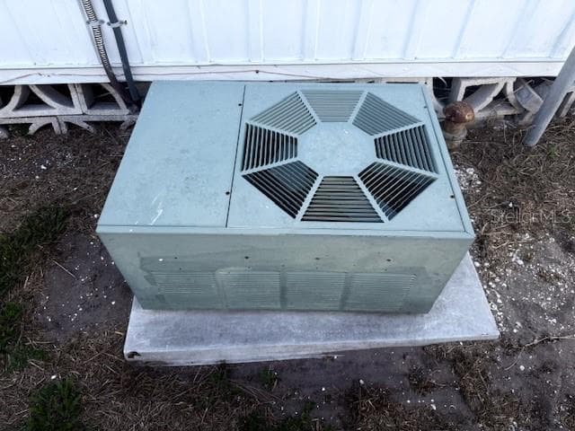 Mobile Home at 308 51ST AVENUE DR W, BRADENTON, photo 11 of 40