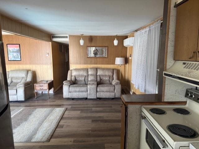 Mobile Home at 308 51ST AVENUE DR W, BRADENTON, photo 16 of 40