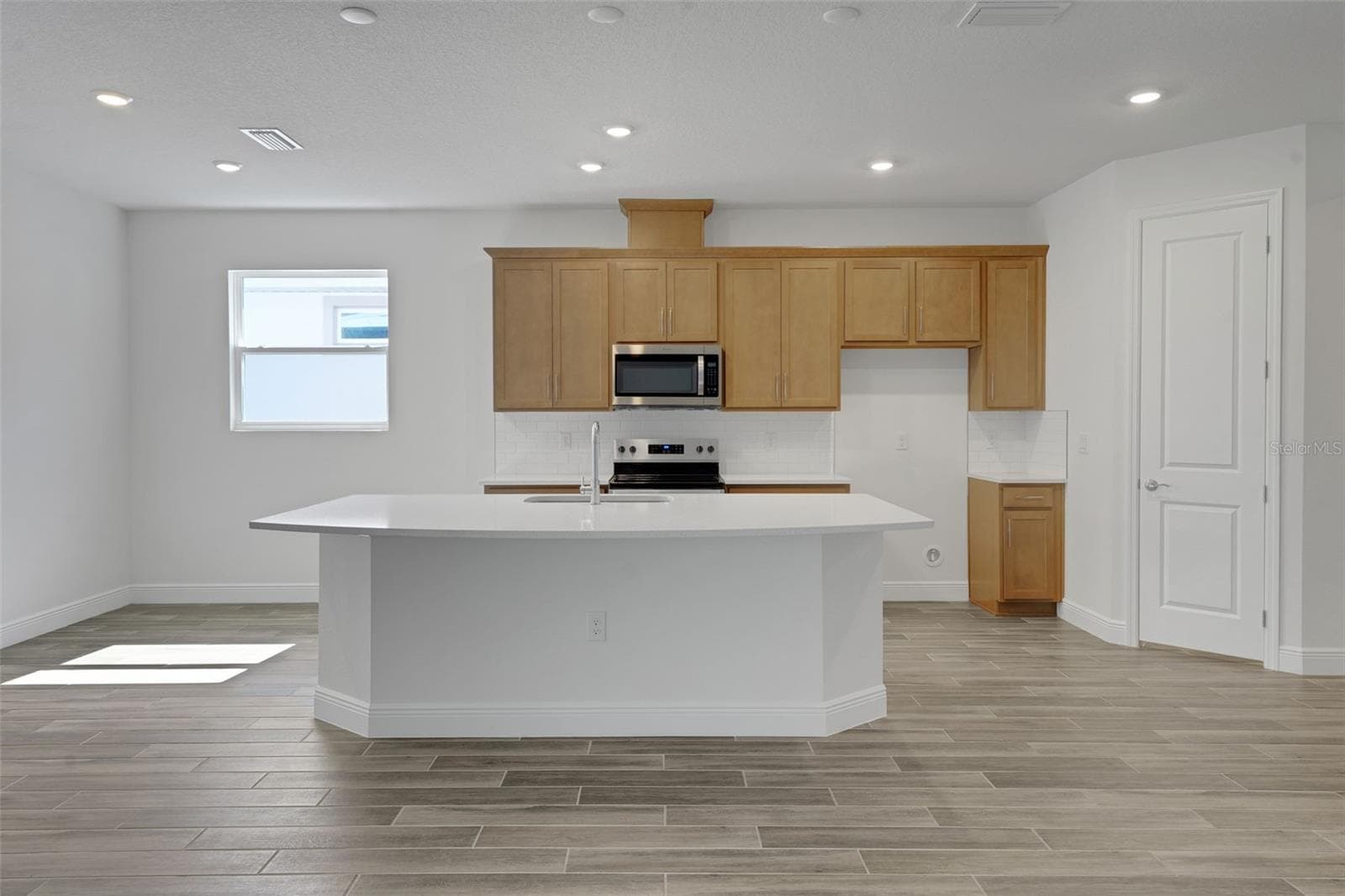 Single Family Residence at 17527 VALLEYWOOD PKWY, LAND O LAKES, photo 16 of 40