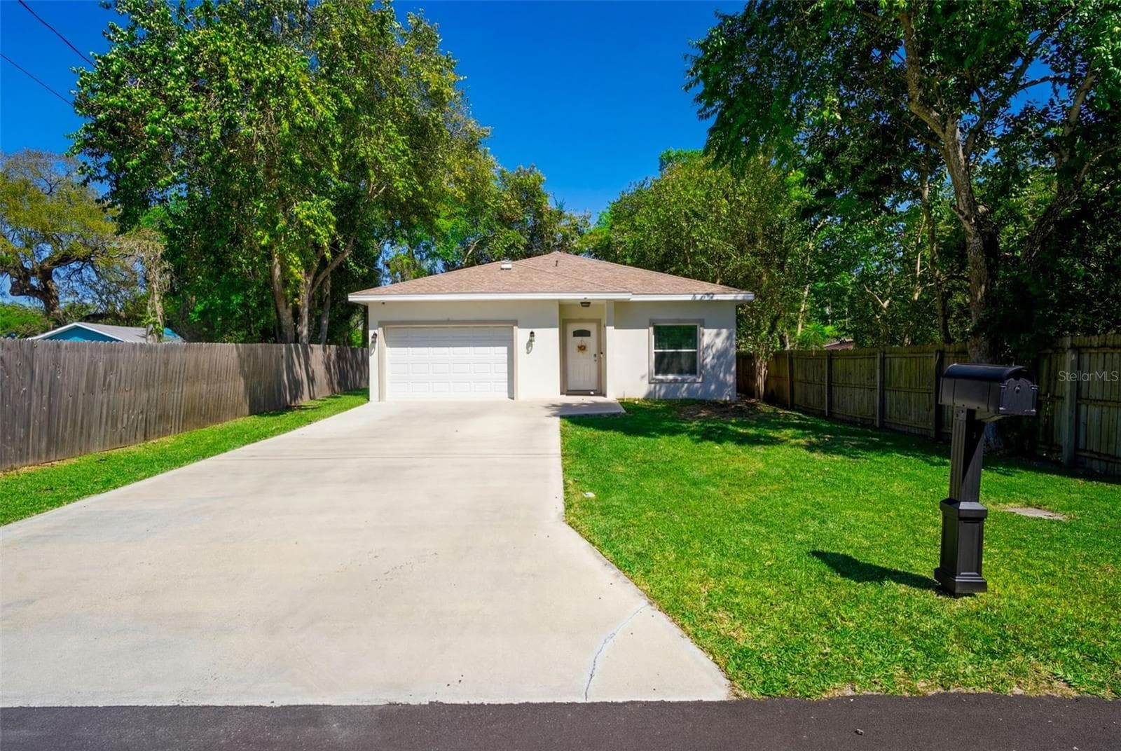 Single Family Residence at 637 HOLMES AVE, DAYTONA BEACH, photo 2 of 29